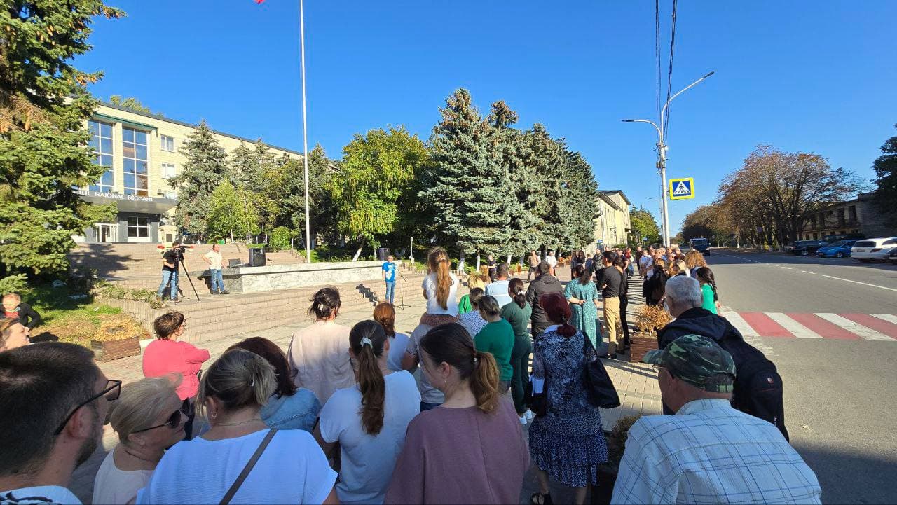 Renato Usatîi la întâlnirea din Rîșcani: „Țara trebuie să înceapă să câștige bani, asta va deschide calea pentru investiții în toate domeniile” (5)