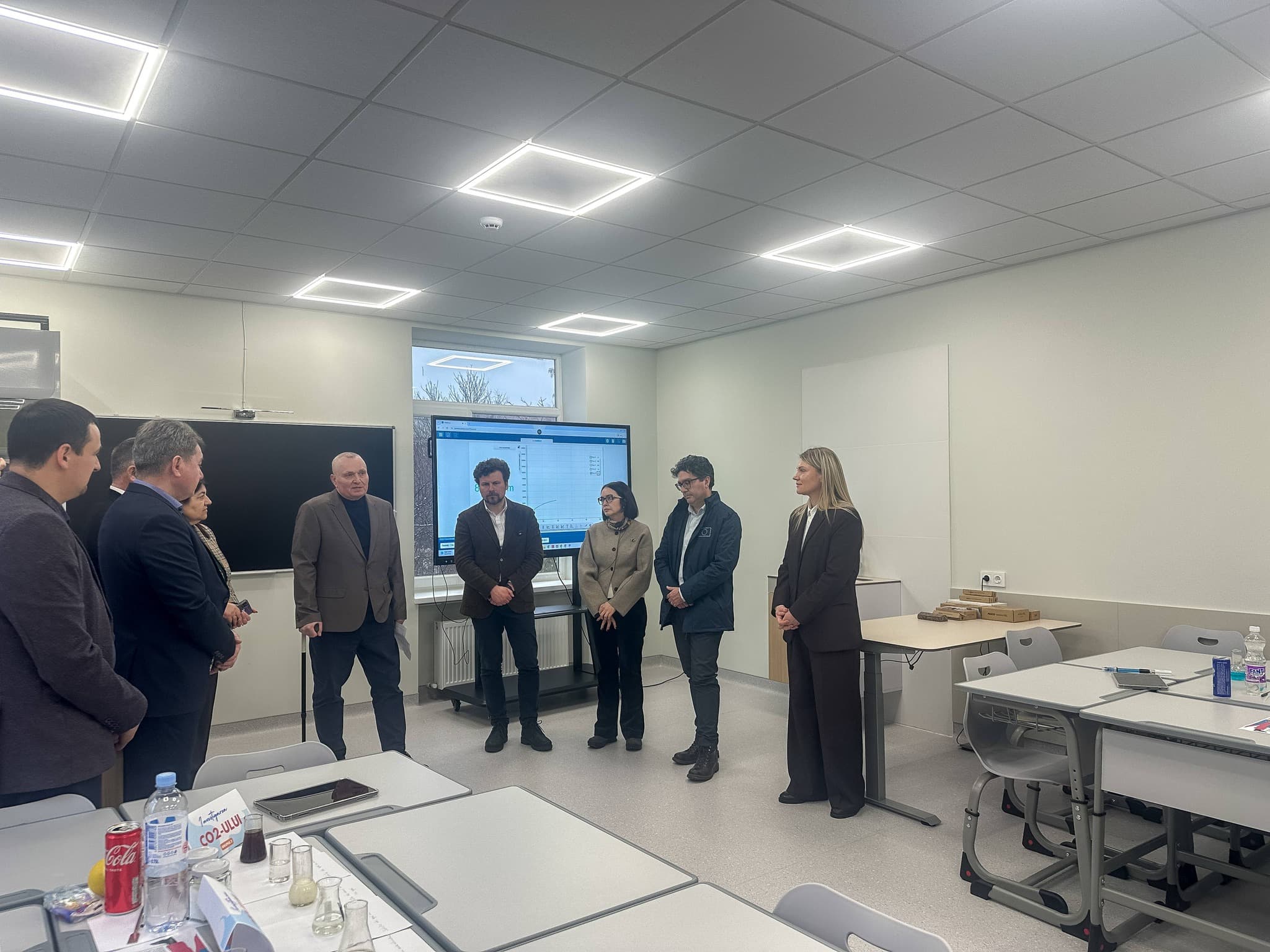 Laboratoare moderne, inaugurate la liceul „Mihai Eminescu” din Drochia. Primarul Nina Cereteu: Copiii din Drochia merită condiții de studii la standarde internaționale (4)