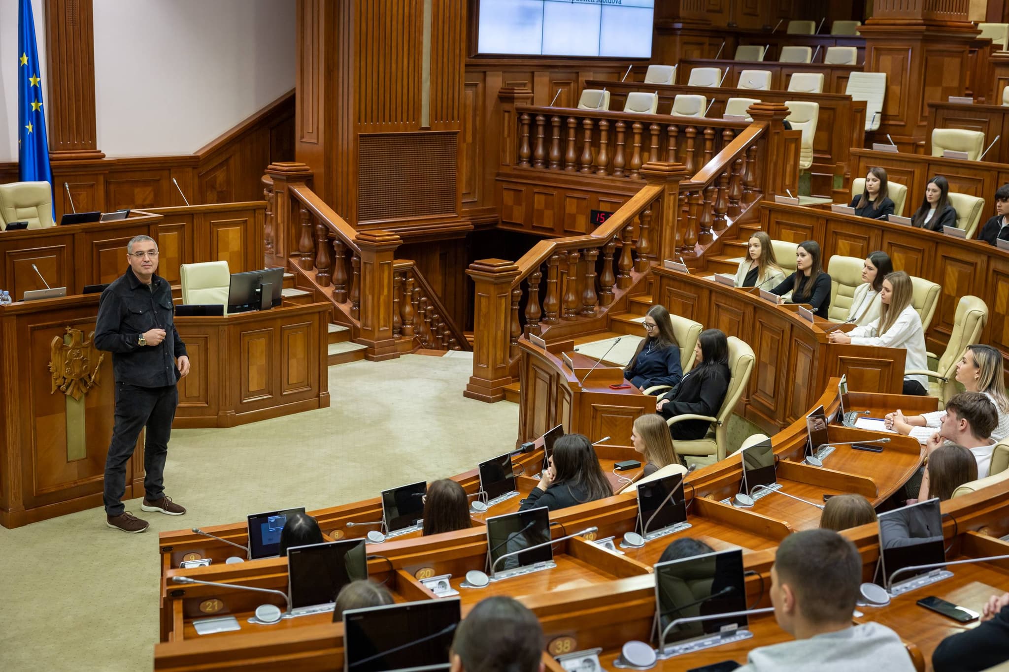 Renato Usatîi a avut o întâlnire la Parlament cu studenții Academiei „Ștefan cel Mare”