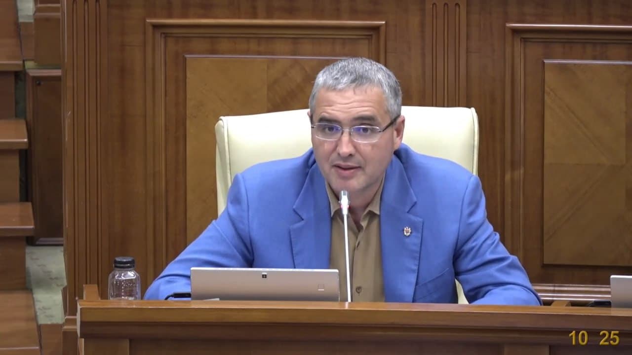 Renato Usatîi, în cadrul dezbaterilor din Parlament pe denunțarea unui acord CSI: „Mii de vagoane au fost scoase din Republica Moldova prin diferite scheme și firme-fantomă. Unde sunt astăzi?”