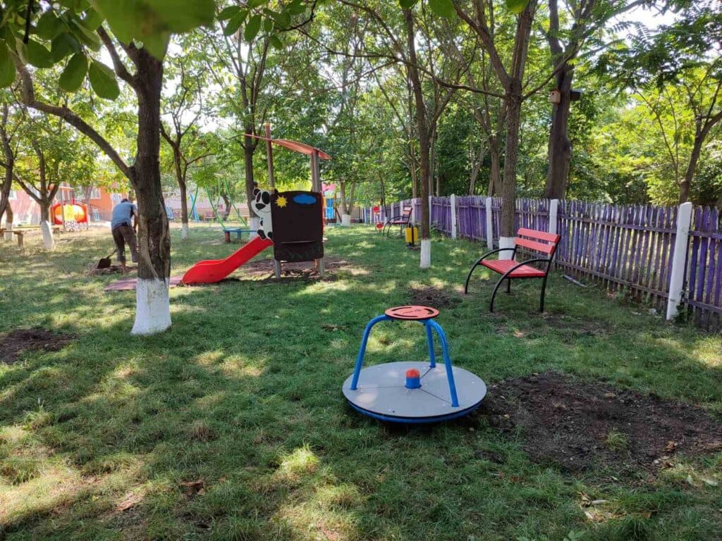 Renato Usatîi continuă investițiile în infrastructura sătească: Un teren de joacă modern a fost inaugurat la Fundurii Vechi, Glodeni (2)