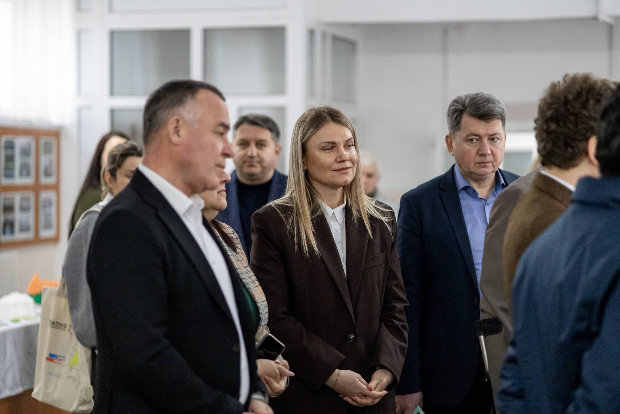 Laboratoare moderne, inaugurate la liceul „Mihai Eminescu” din Drochia. Primarul Nina Cereteu: Copiii din Drochia merită condiții de studii la standarde internaționale (8)