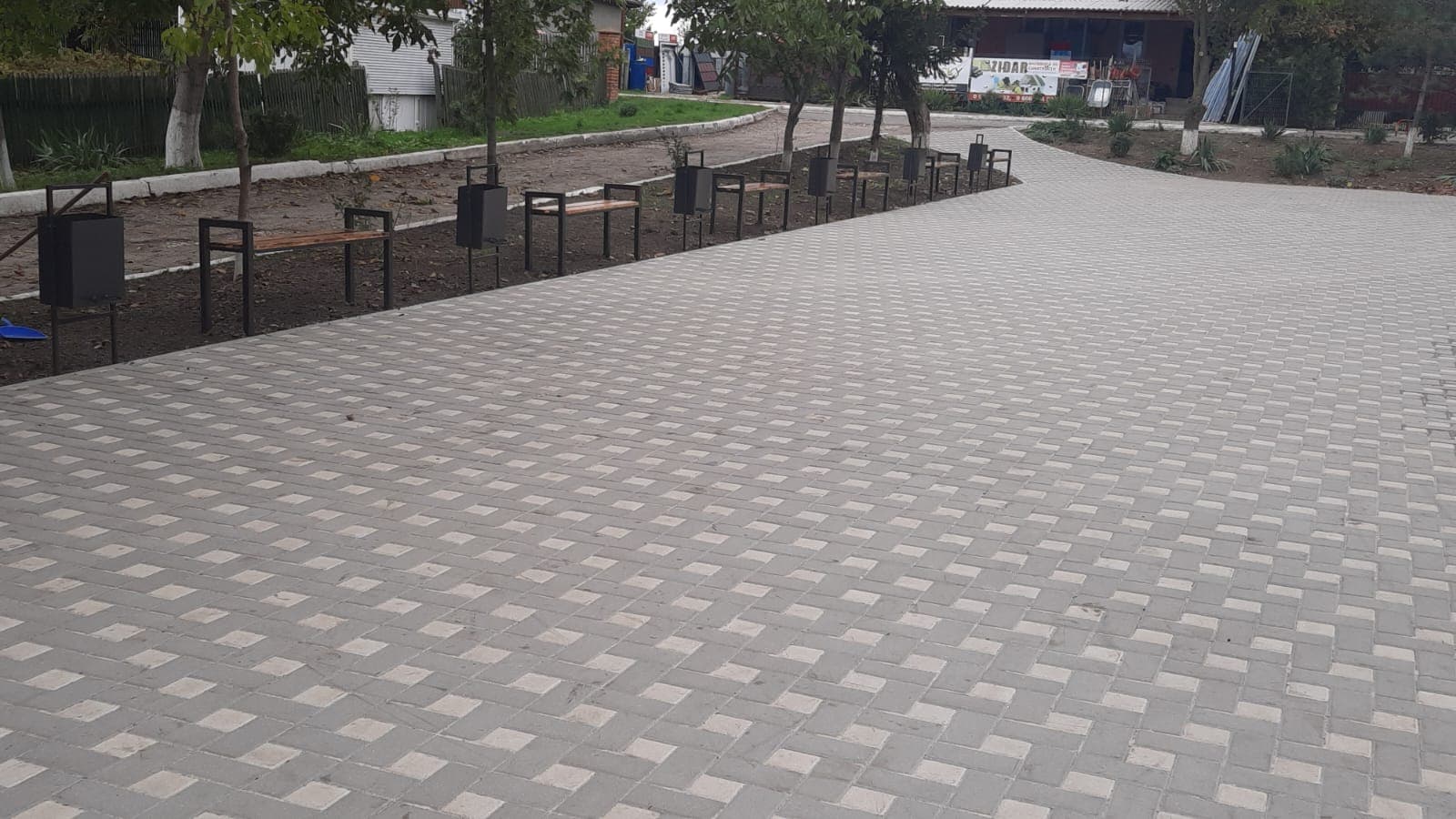 Primarul satului Catranîc, raionul Fălești, Serghei Fussa: Localitatea devine mai frumoasă prin amenajarea zonei de lângă Casa de Cultură (1)
