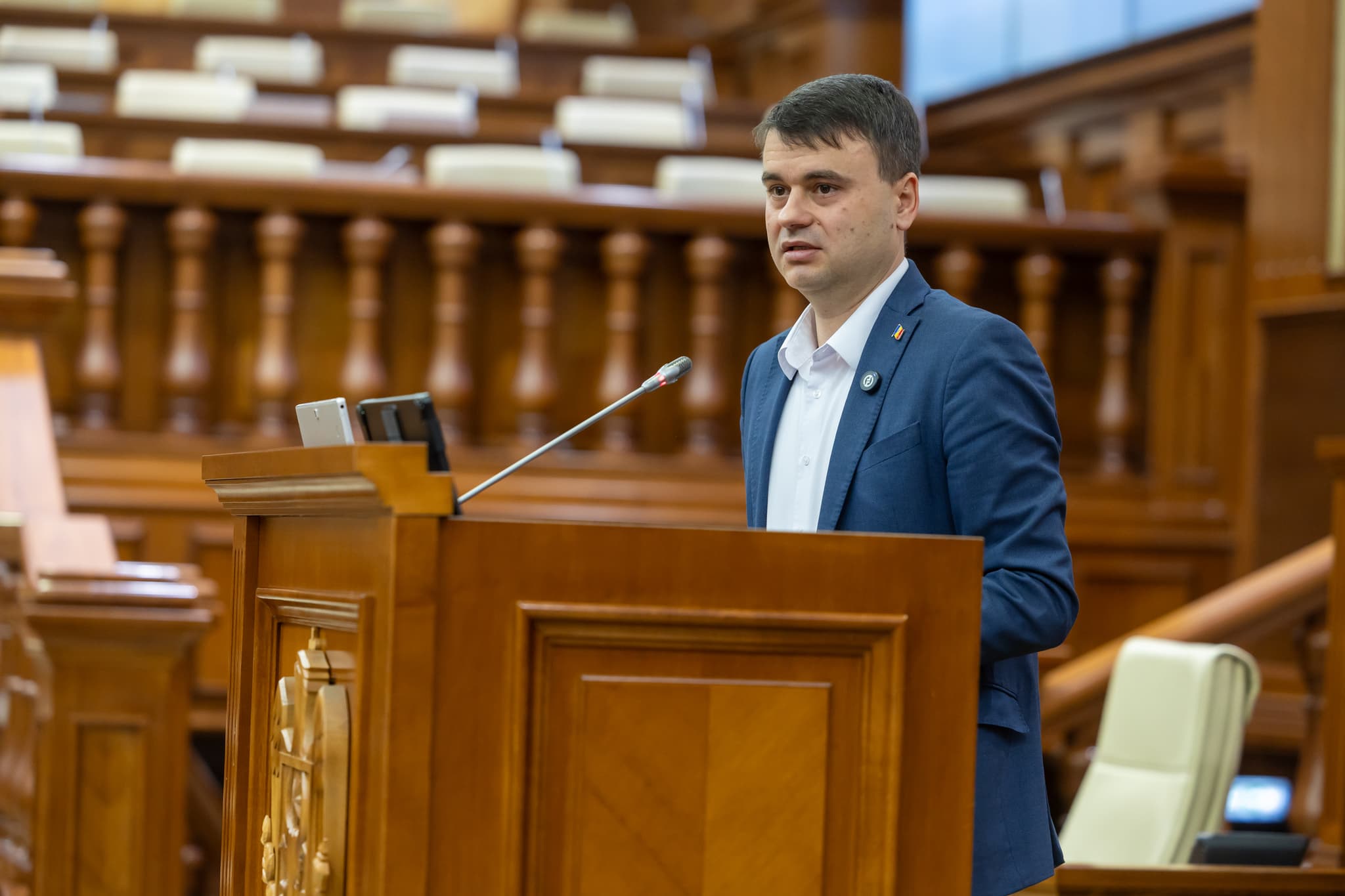 18.11.2025 – MP Alexandr Berlinschii in discussions with members of the “Youth Parliament”