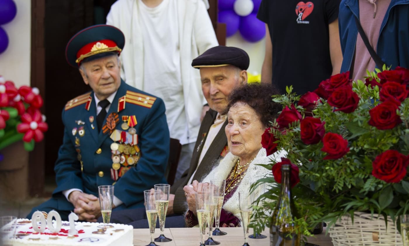 30.04.2024 - Aleksandr Petkov congratulated war veteran Galina Beregust with her 100th anniversary