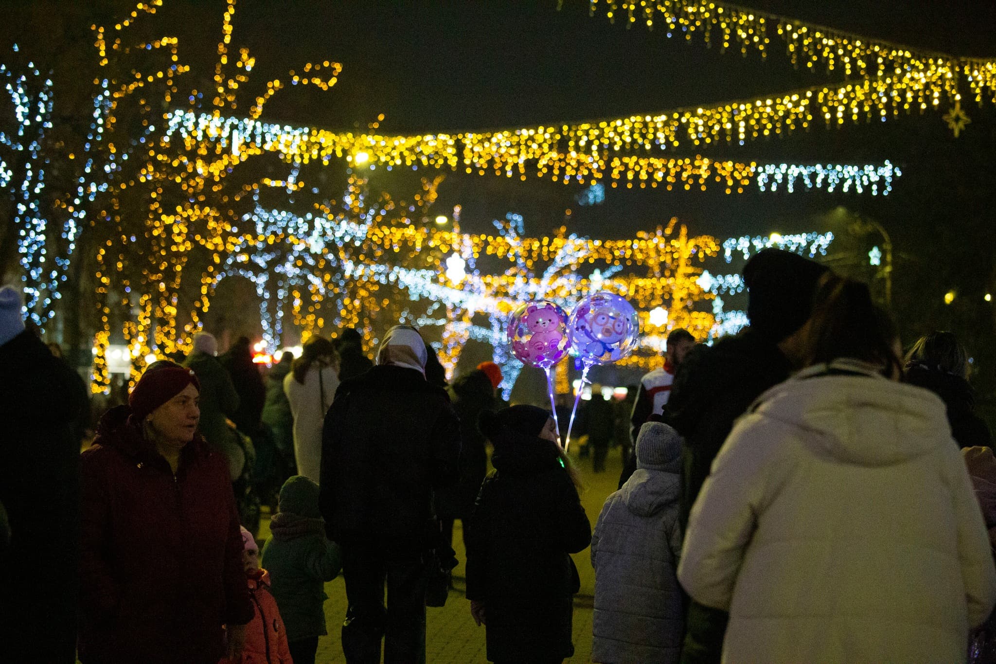 Renato Usatîi a făcut un nou cadou municipiului Bălți – Pomul de Crăciun, iluminatul festiv și decorațiuni (8)