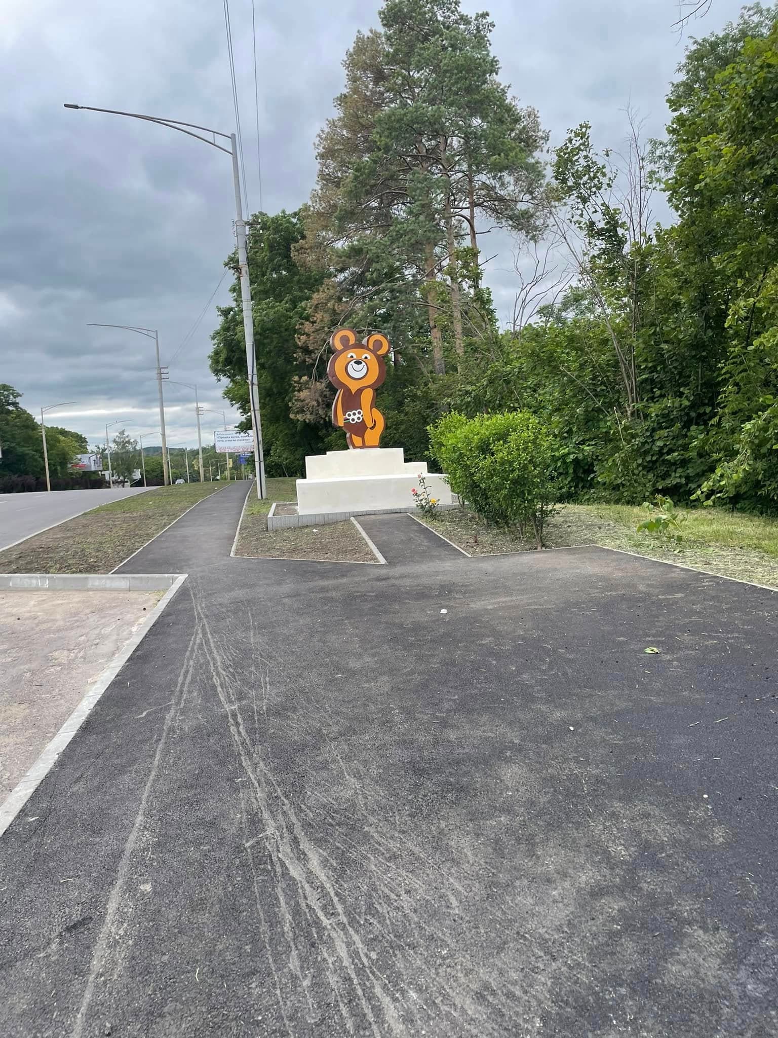 În ajunul celei de-a 45-a aniversări a ștafetei olimpice care a trecut prin Bălți, simbolul olimpic din oraș a fost renovat. (1)
