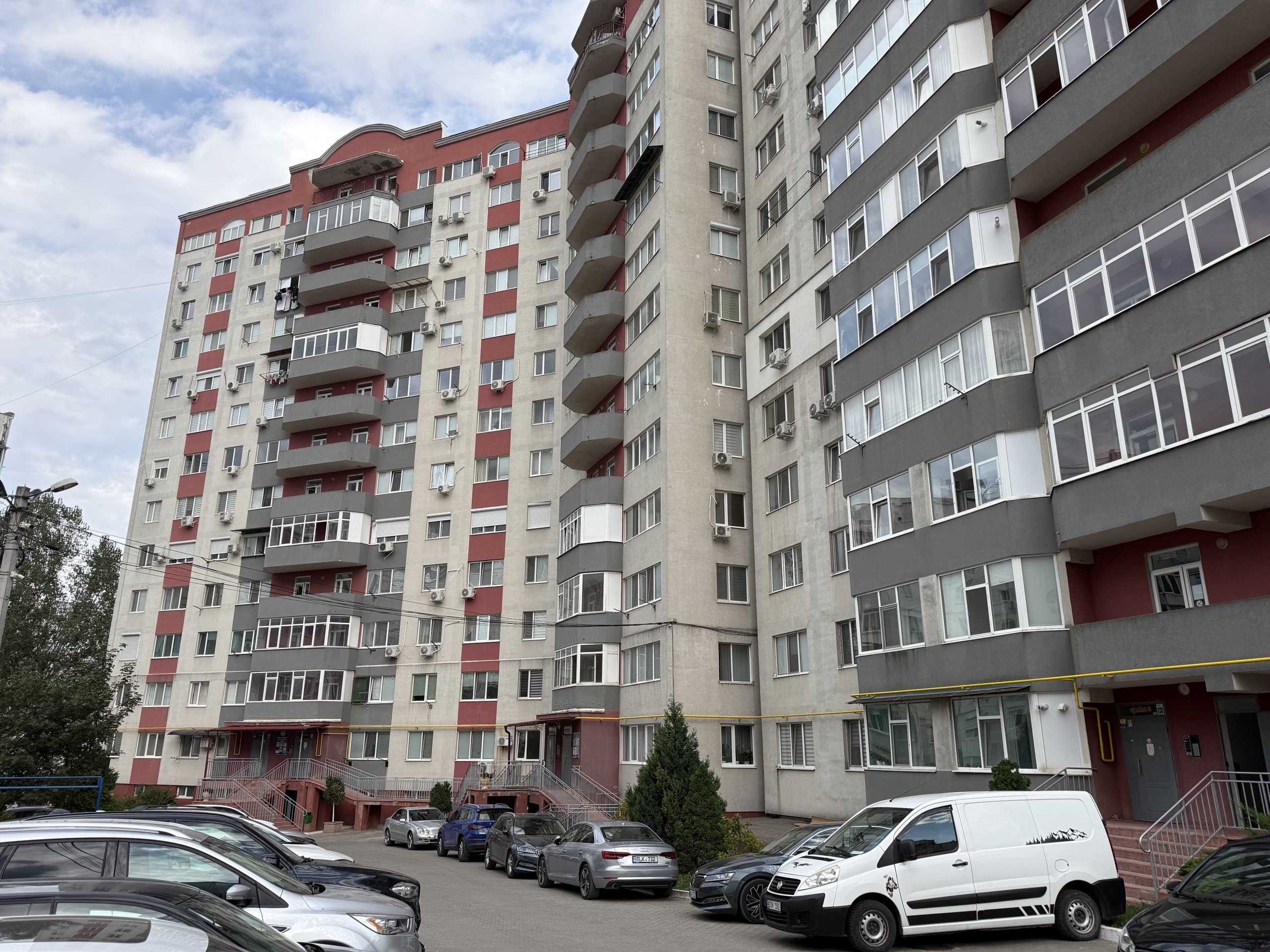  Demersul promovat de consilierul Partidului Nostru, Denis Șova, soluționat: terenul aferent blocului de pe str. Nicolae Sulac din capitală a fost înregistrat ca proprietate a condominiului (1)