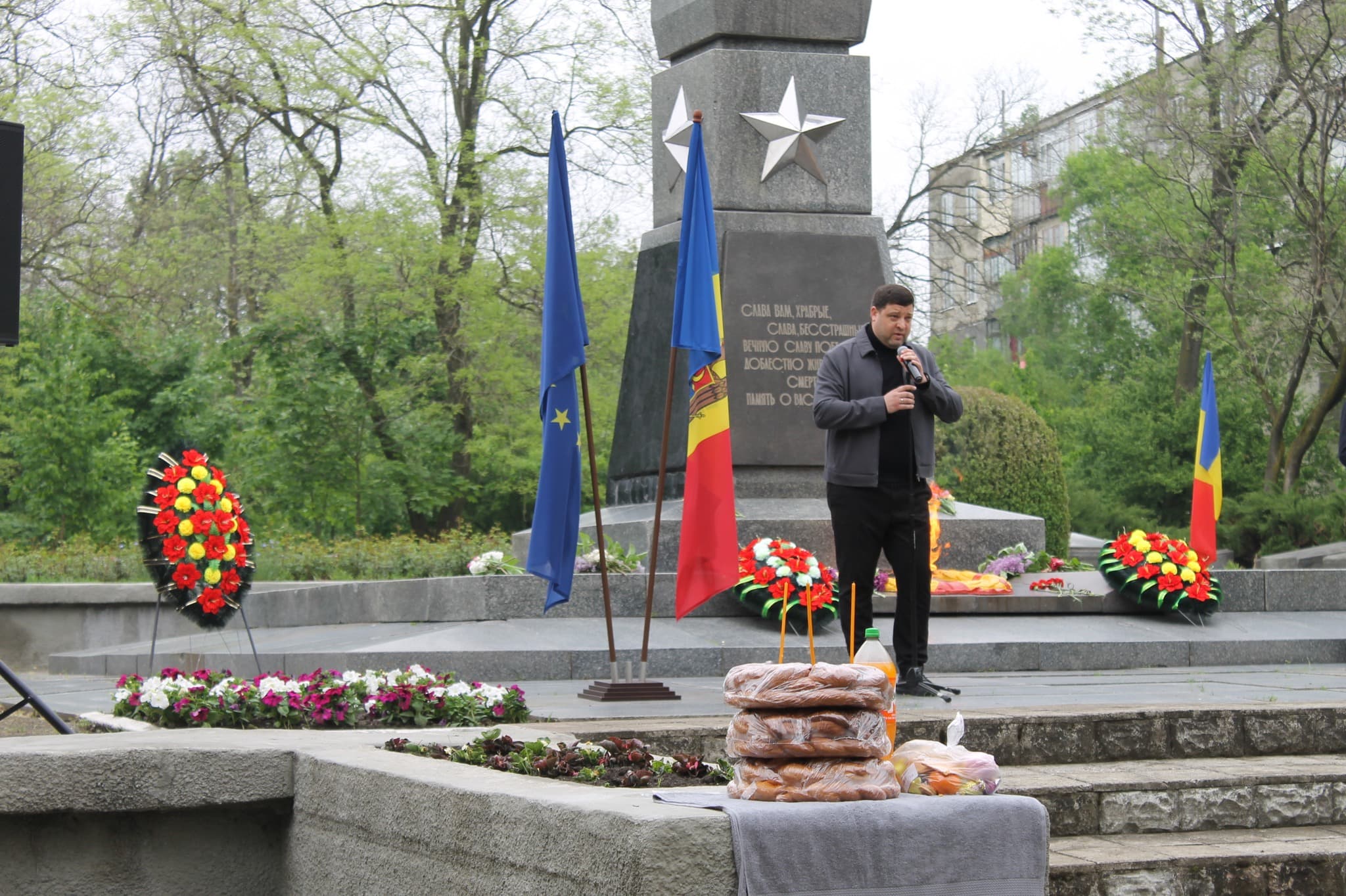 (FOTO) Pe 9 mai, echipele Partidului Nostru din toată țara au omagiat pacea (7)