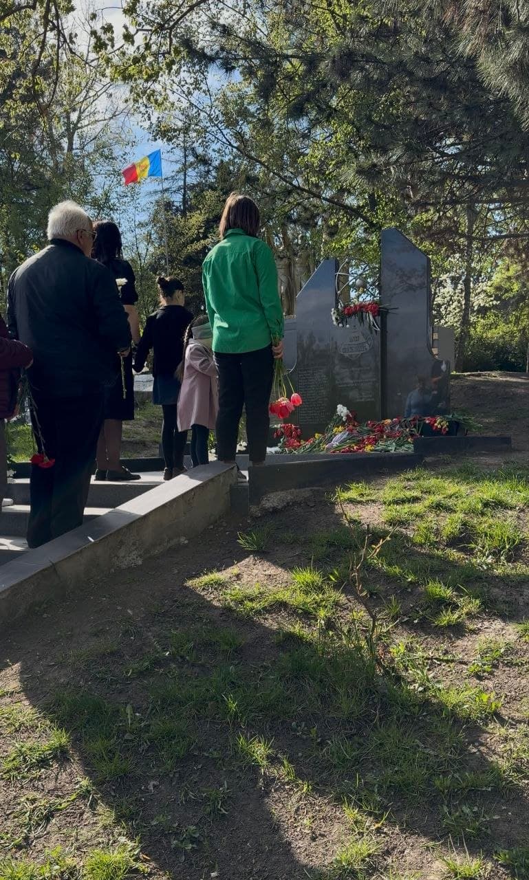 Partidul Nostru a comemorat victimele de la Cernobîl. Renato Usatîi: „Datoria noastră este să le cinstim memoria și să avem grijă de veterani” (18)