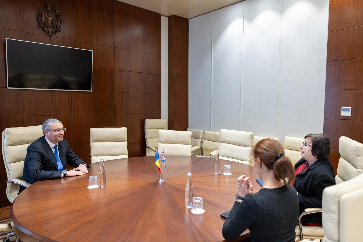 Președintele fracțiunii Partidului Nostru, Renato Usatîi, a discutat cu Ambasadoarea Marii Britanii, E.S. Fern Horine (6)