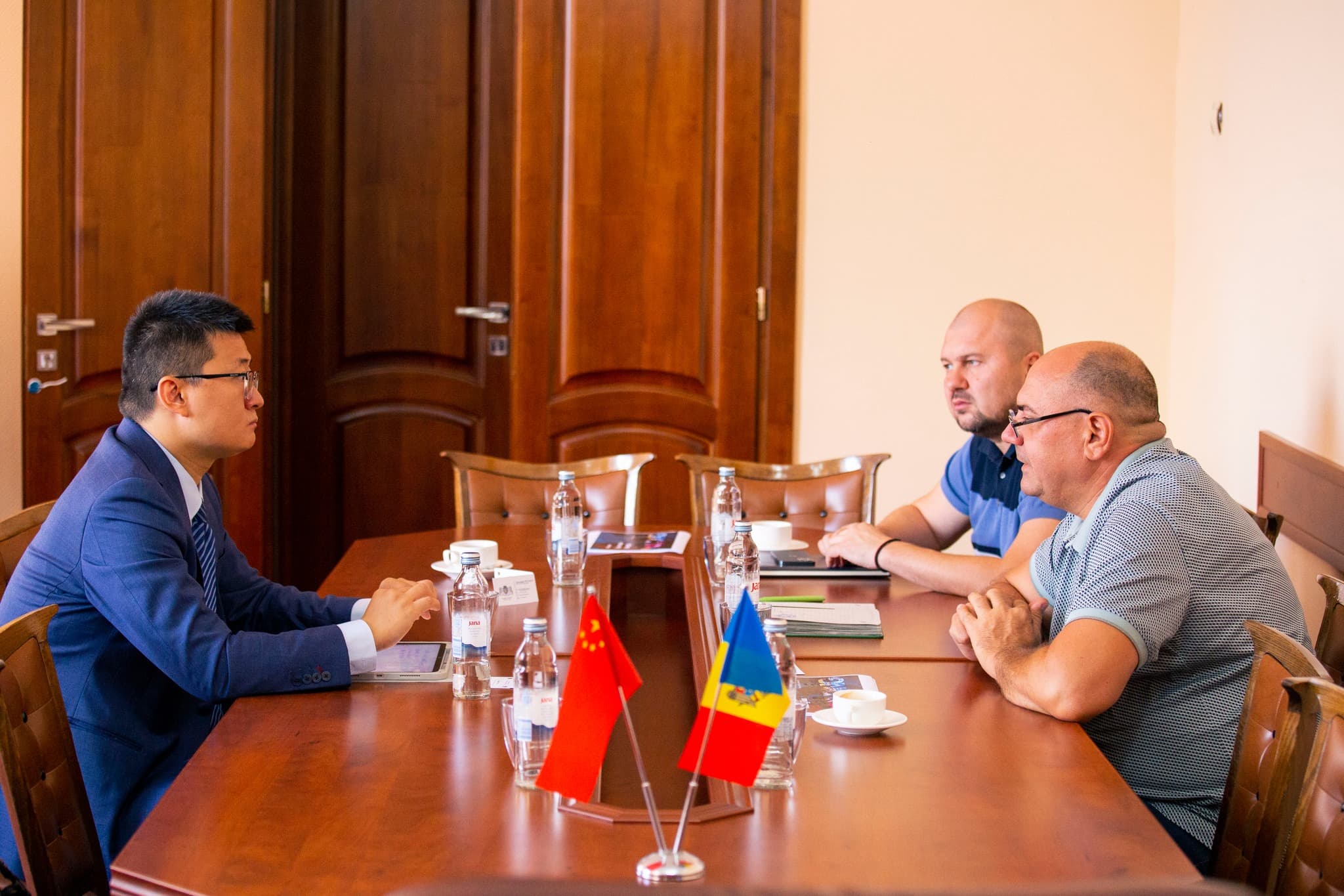 Primarul municipiului Bălți, Alexandr Petkov, a invitat compania chineză Yutong să deschidă la Bălți o uzină de asamblare a autobuzelor electrice.  (1)