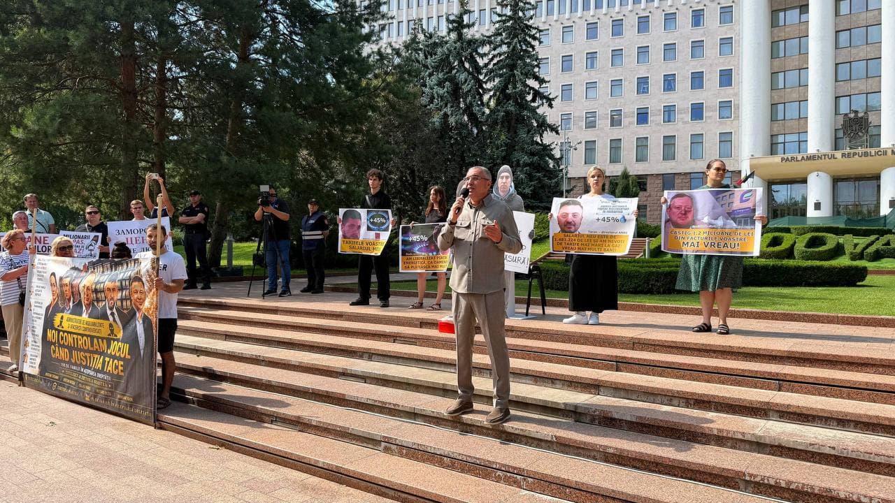 Renato Usatîi îndeamnă la proteste în toate localitățile și cere alegeri parlamentare anticipate: „Dacă oamenii ies în fiecare localitate, guvernarea va intra în panică” (5)