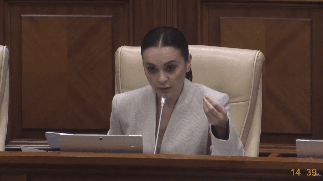 Elena Grițco, către PAS: Parlamentul este ales de cetățeni și trebuie să fie transparent, nu să se ascundă de oameni!