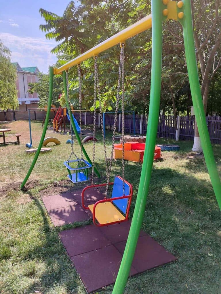 Renato Usatîi continuă investițiile în infrastructura sătească: Un teren de joacă modern a fost inaugurat la Fundurii Vechi, Glodeni (4)