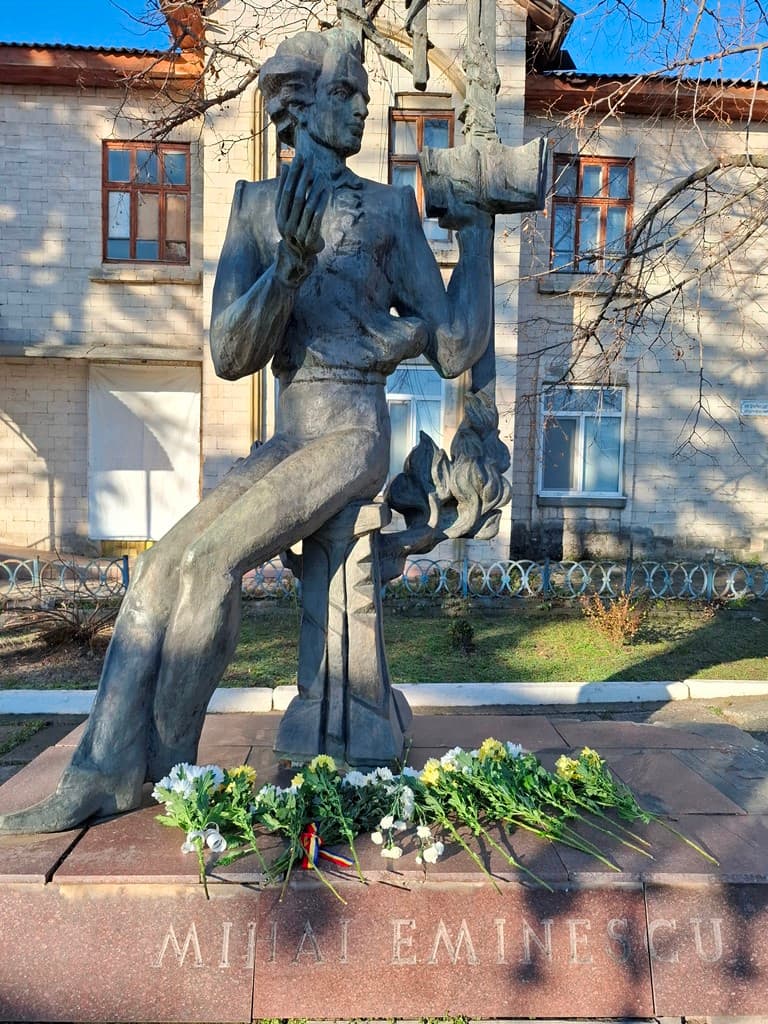 În 2025, declarat Anul lui Mihai Eminescu, monumentul poetului din centrul Făleștiului va fi renovat. Alexandr Severin (Partidul Nostru): „Va deveni un loc de mândrie pentru oraș” (1)