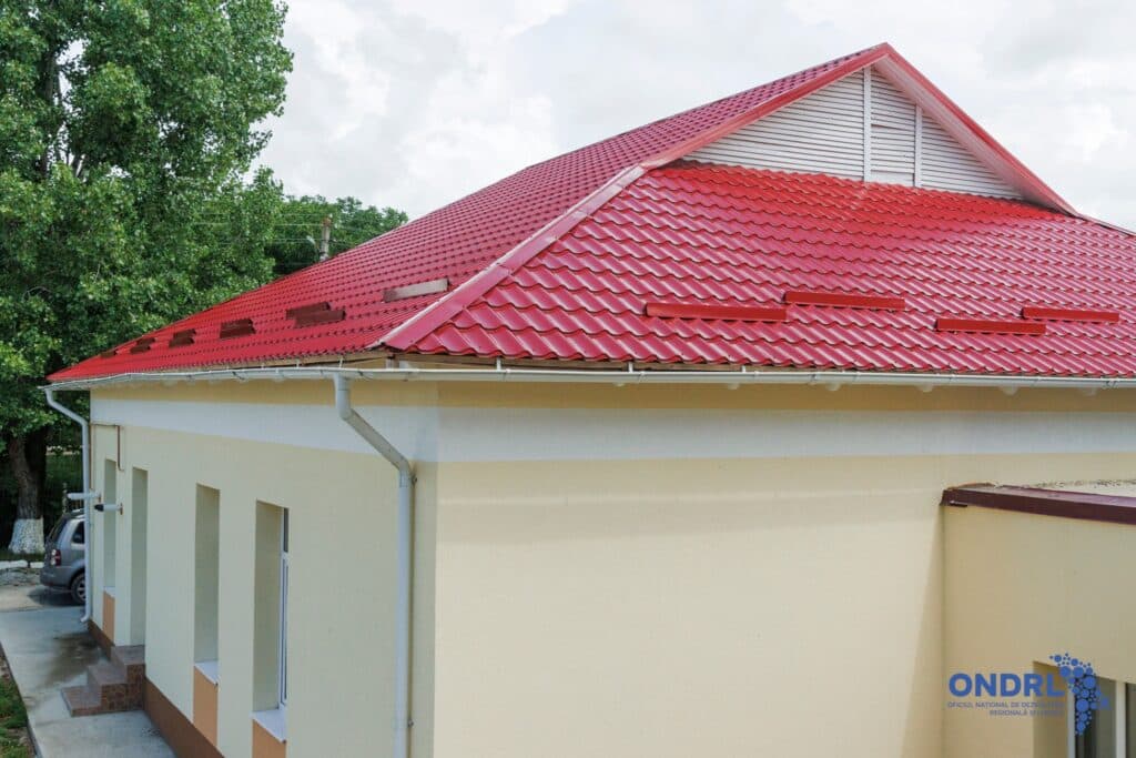 Angajamente îndeplinite! Un nou oficiu poștal, stație de așteptare, grădiniță și gimnaziu reparate în satul Ilenuța, raionul Fălești (2)