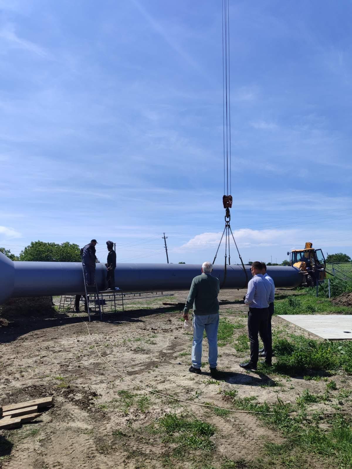 În satul Fundurii Vechi continuă realizarea proiectului de construcție a turnurilor de apă. Primarul din partea Partidului Nostru, Anatolie Gnatiuc: în acest an vom conecta la rețeaua de apă 150 de gospodării. (2)
