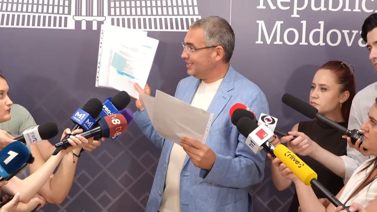 Renato Usatîi acuză guvernarea de minciună în scandalul salariilor exagerate de la „Moldovagaz”: „Primesc 600.000 de lei pentru o singură ședință în Zoom”