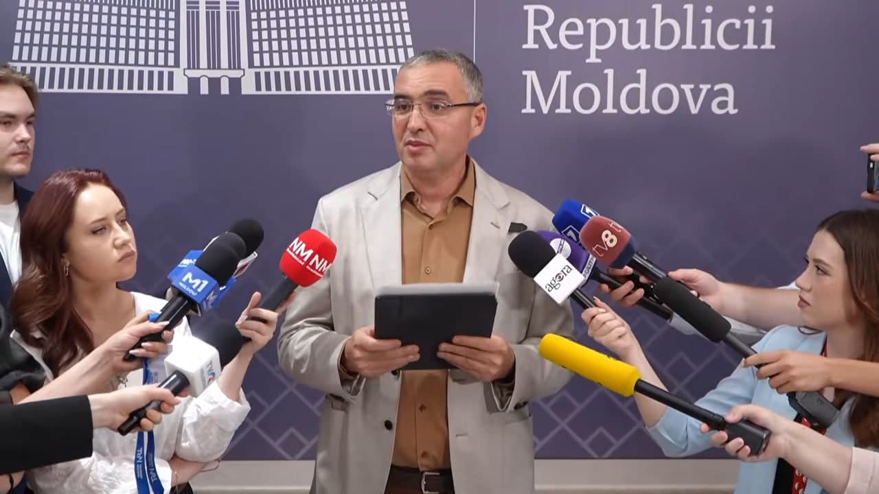Renato Usatîi: Guvernul amână cu un an aplicarea legii și lasă cartelele SIM preplătite deja active fără obligația de reînregistrare, transformând astfel această lege într-o formalitate inutilă