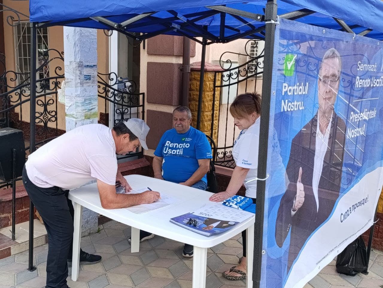 Colectarea semnăturilor în susținerea lui Renato Usatîi continuă activ în capitală și în toată țara: Scopul nu este doar să adunăm  semnături, ci și să unim oamenii (8)