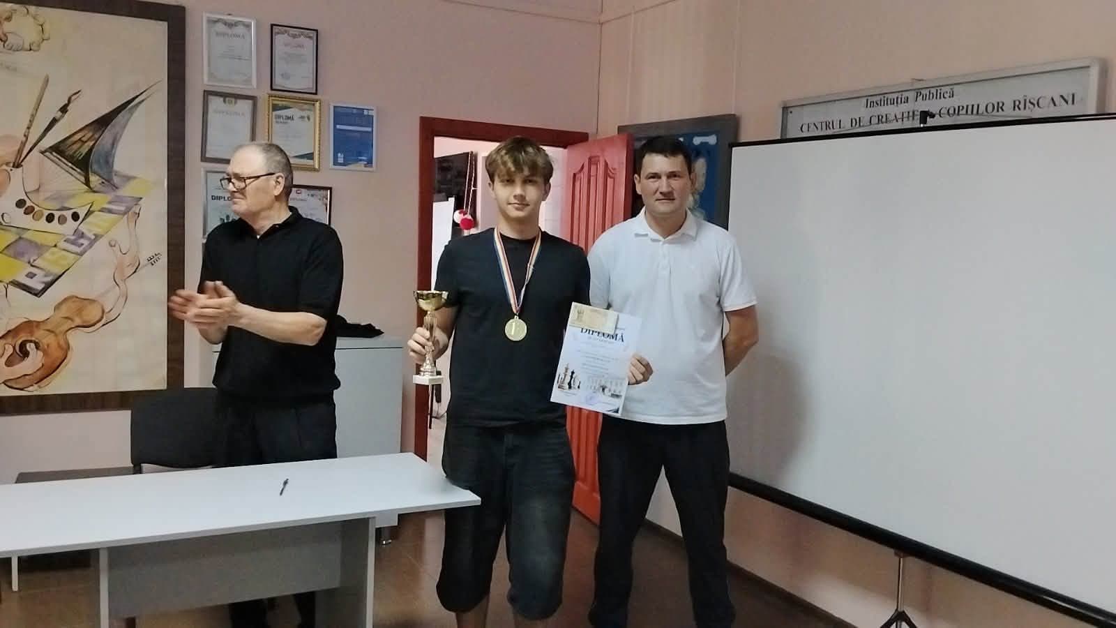 Deputații și primarii Partidului Nostru au marcat Hramul la Rîșcani alături de Victor Bogatico și comunitate, într-o zi de sărbătoare cu evenimente sportive, artistice și inaugurarea unei noi biserici de lemn (13)