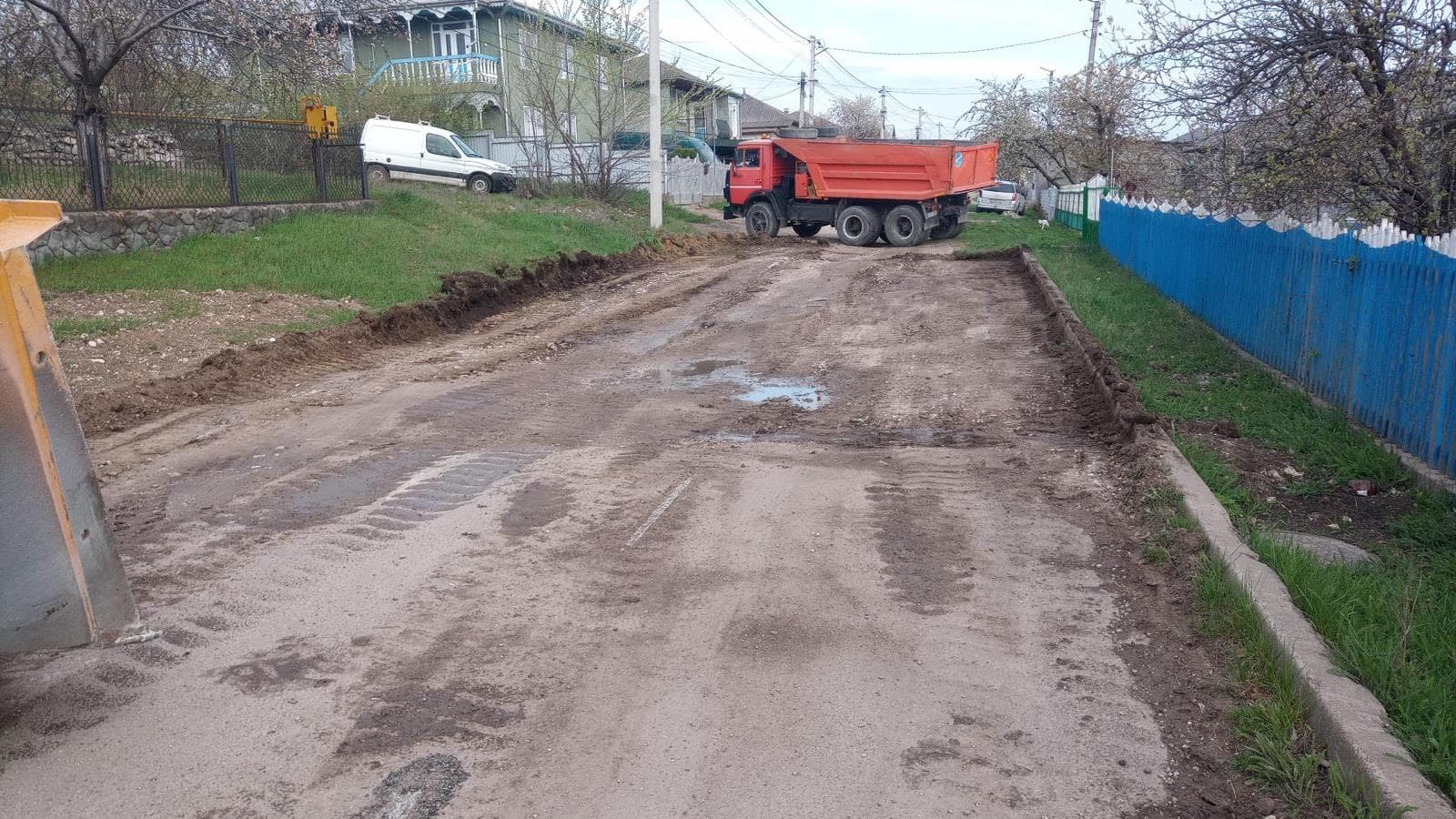Orașul Rîșcani, transformat într-un vast șantier: drumuri în reparație, trotuare și spații verzi în reamenajare (6)