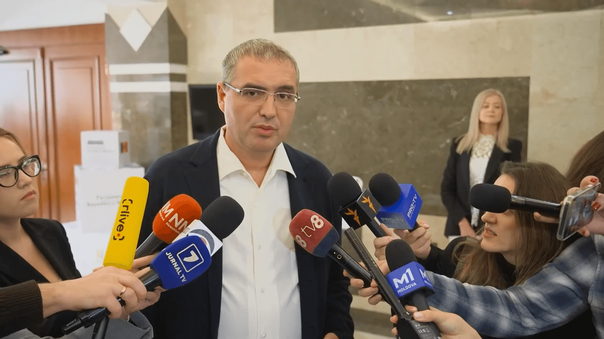 Renato Usatîi: Statul ar trebui să preia în mod transparent activele companiei Lukoil-Moldova pentru a permite controlul asupra prețurilor la combustibil și a evita înțelegerile de cartel!