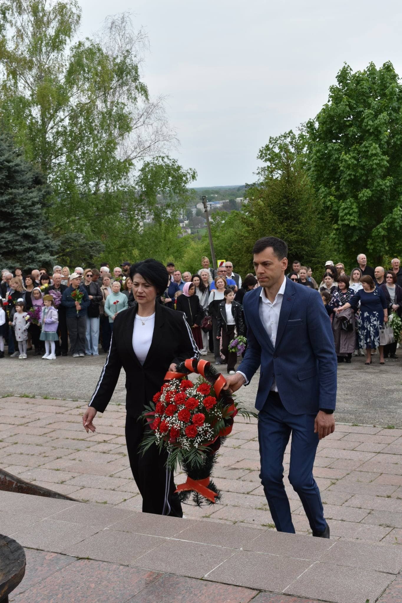 (FOTO) Pe 9 mai, echipele Partidului Nostru din toată țara au omagiat pacea (41)