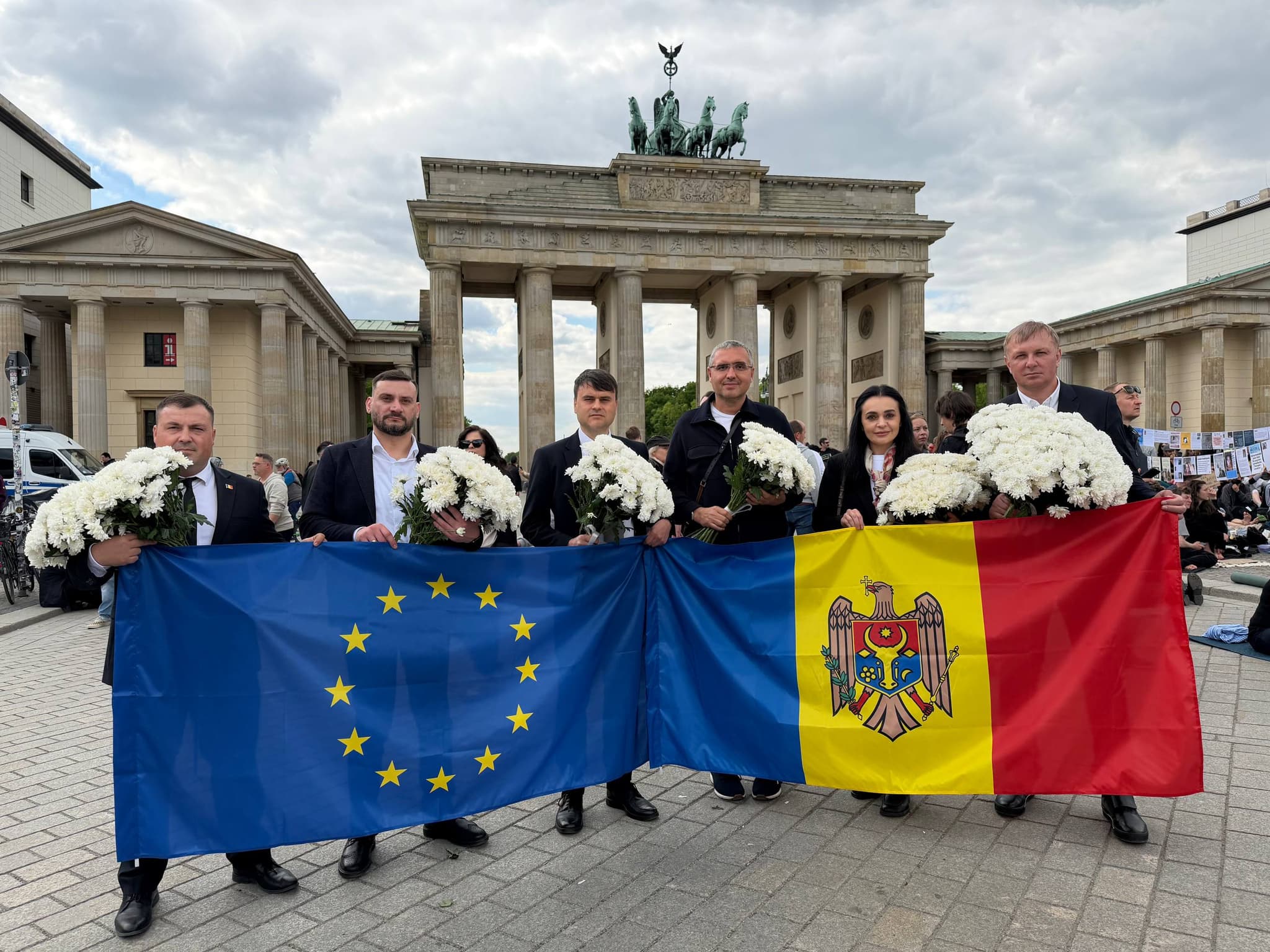Deputații Partidului Nostru au vizitat Poarta Brandenburg din Berlin, simbol al Europei și al păcii