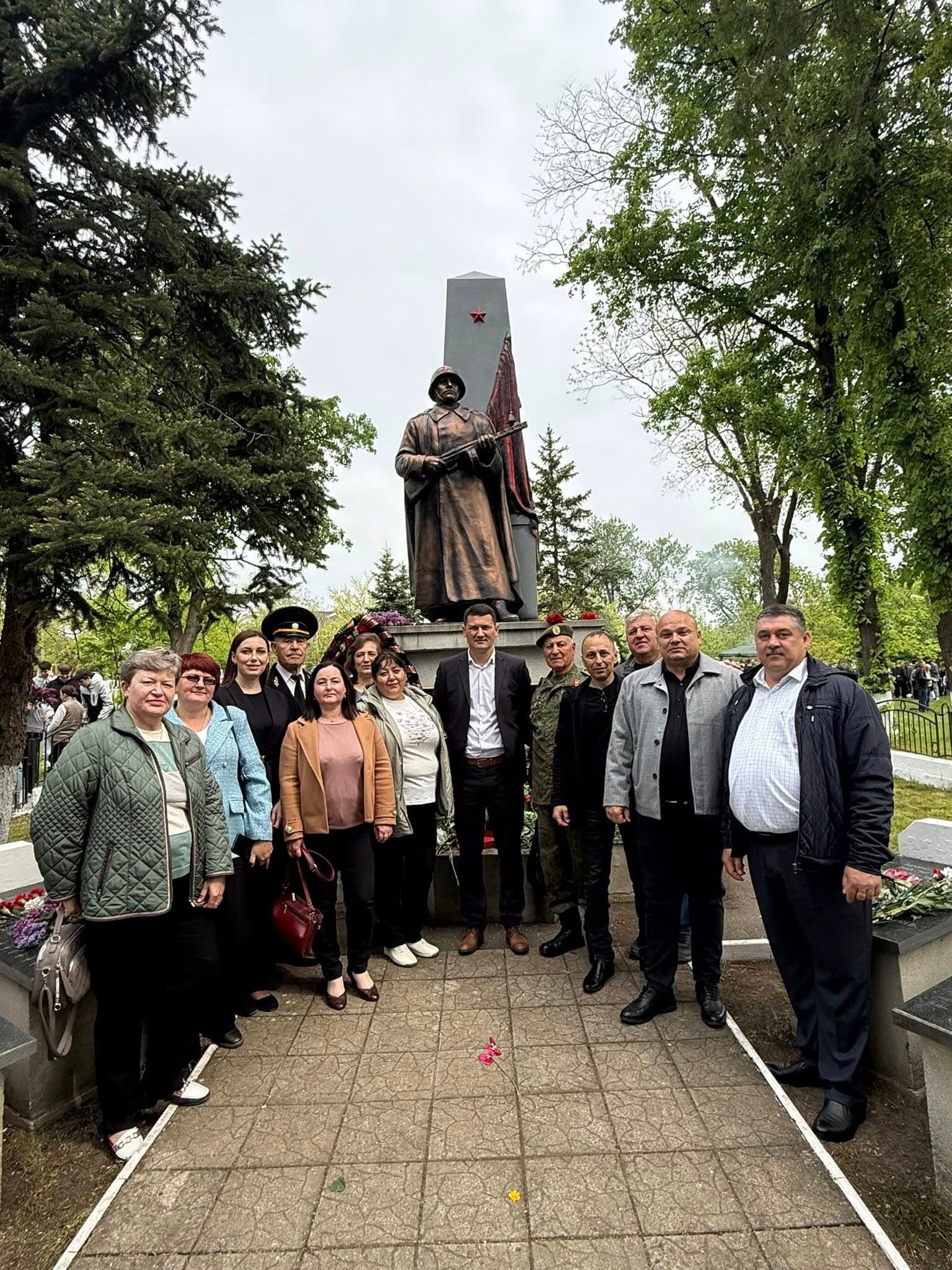(FOTO) Pe 9 mai, echipele Partidului Nostru din toată țara au omagiat pacea (35)