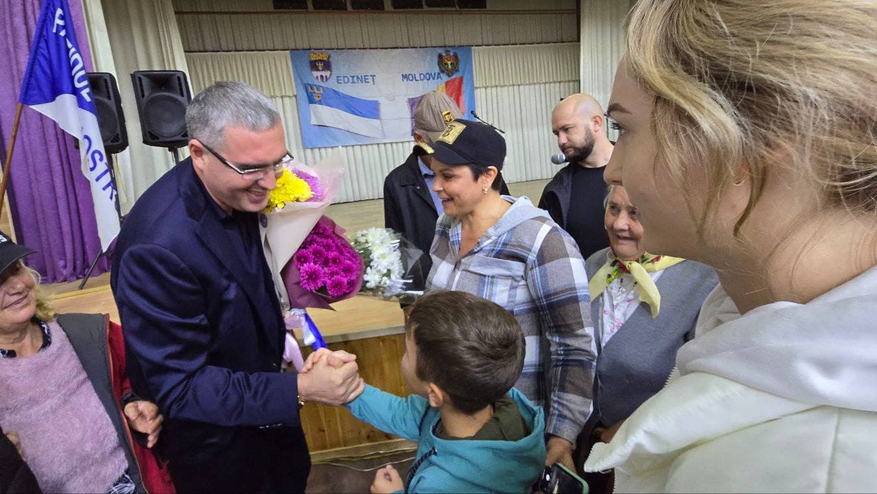 06.10.2024 – Meeting of presidential candidate Renato Usatîi with the residents of Edinet