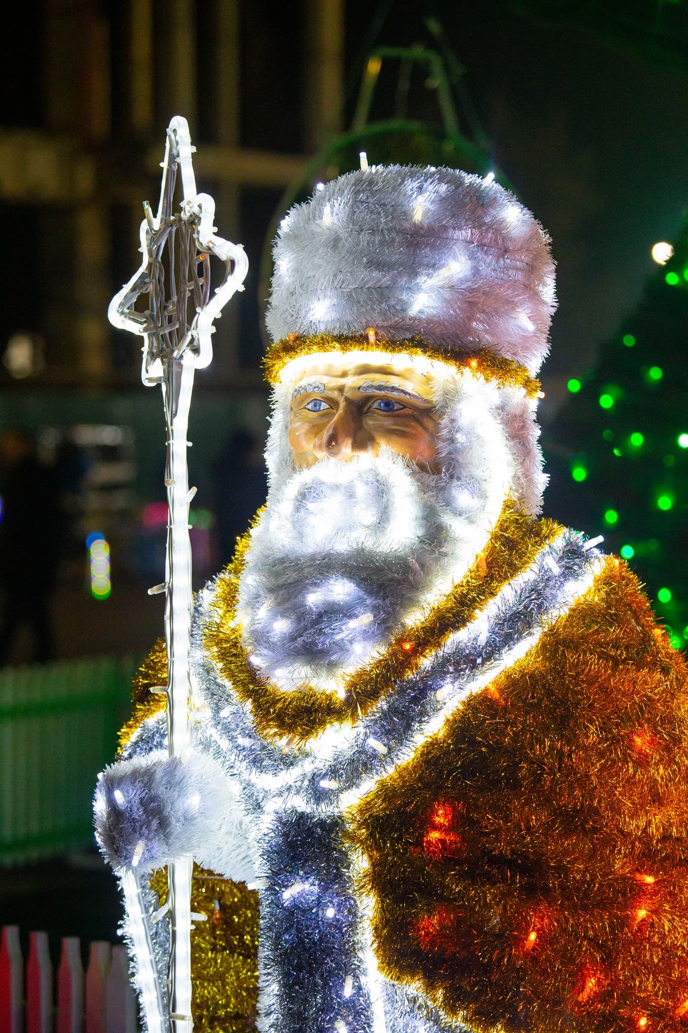 Renato Usatîi a făcut un nou cadou municipiului Bălți – Pomul de Crăciun, iluminatul festiv și decorațiuni (3)
