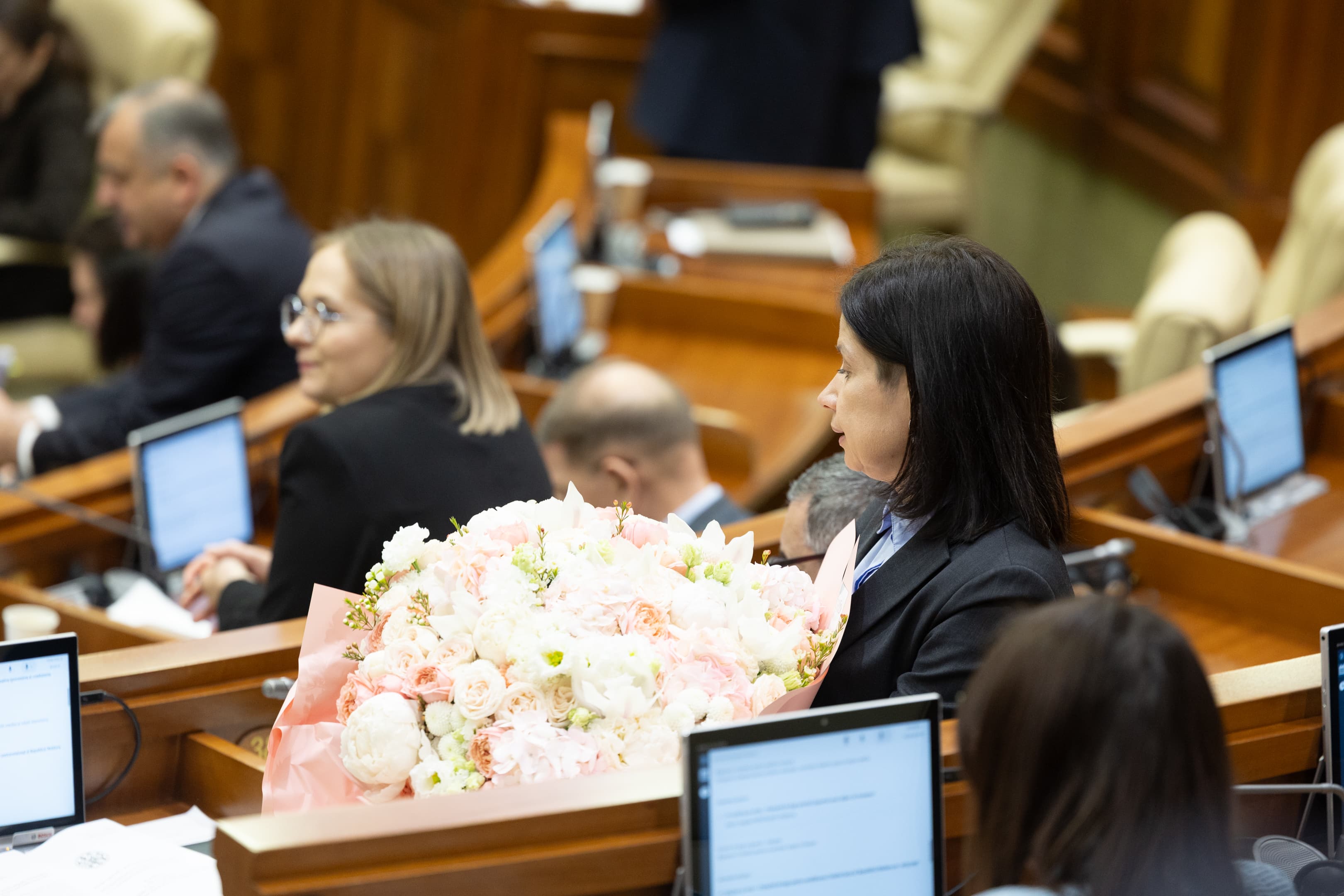 (FOTO/VIDEO) Un gest discret și plin de respect din partea lui Renato Usatîi (7)