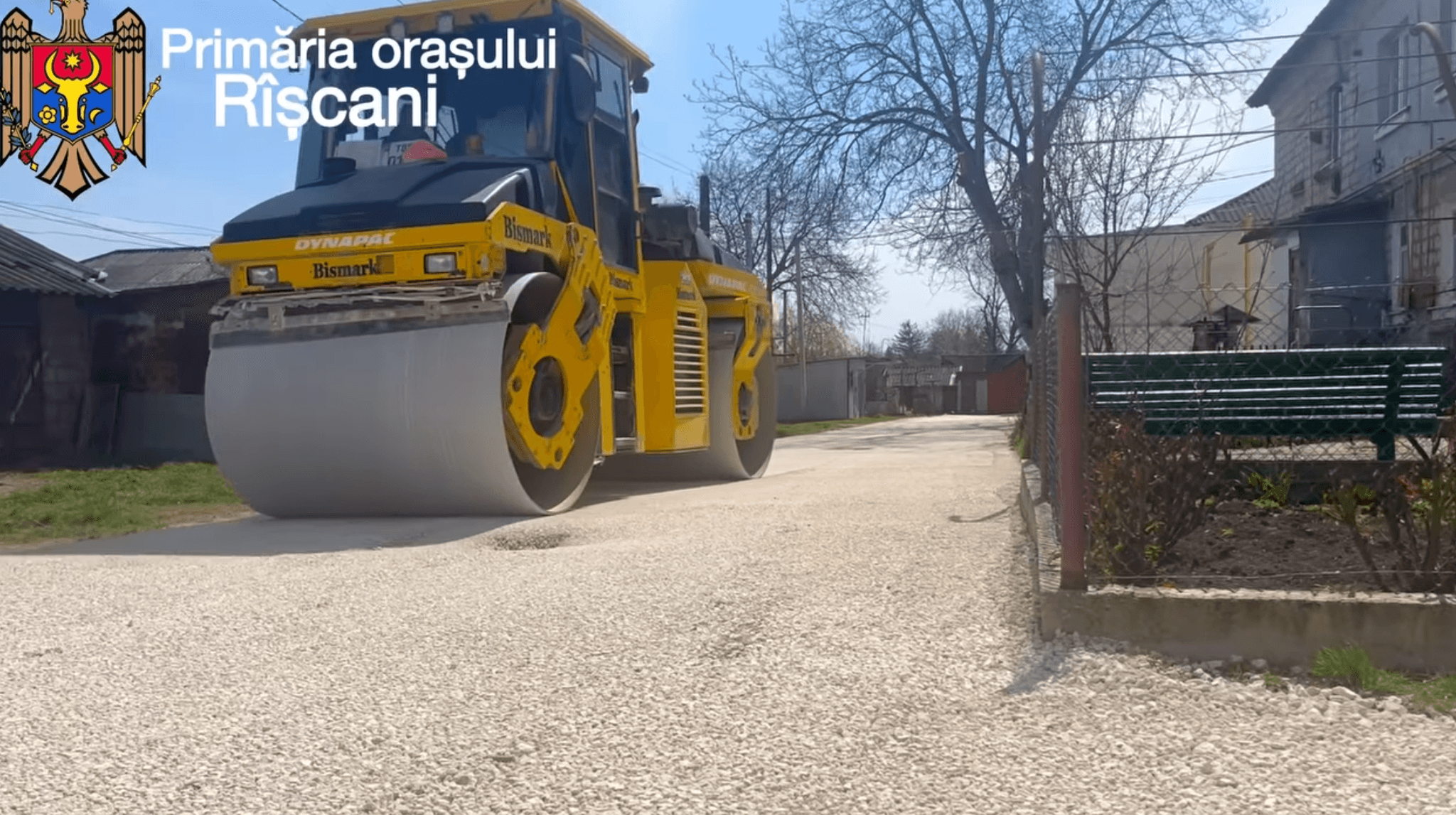 Orașul Rîșcani, transformat într-un vast șantier: drumuri în reparație, trotuare și spații verzi în reamenajare (1)