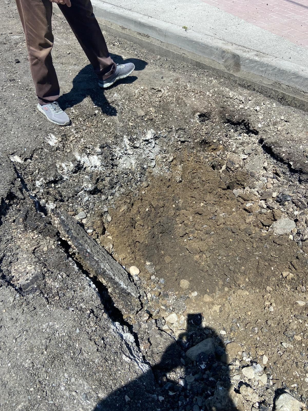 La Bălți, în timpul lucrărilor de reparație au fost depistate nereguli grave în construcția drumurilor. Primarul din partea Partidului Nostru, Alexandr Petkov: „O asemenea atitudine față de oraș este o crimă!” (1)