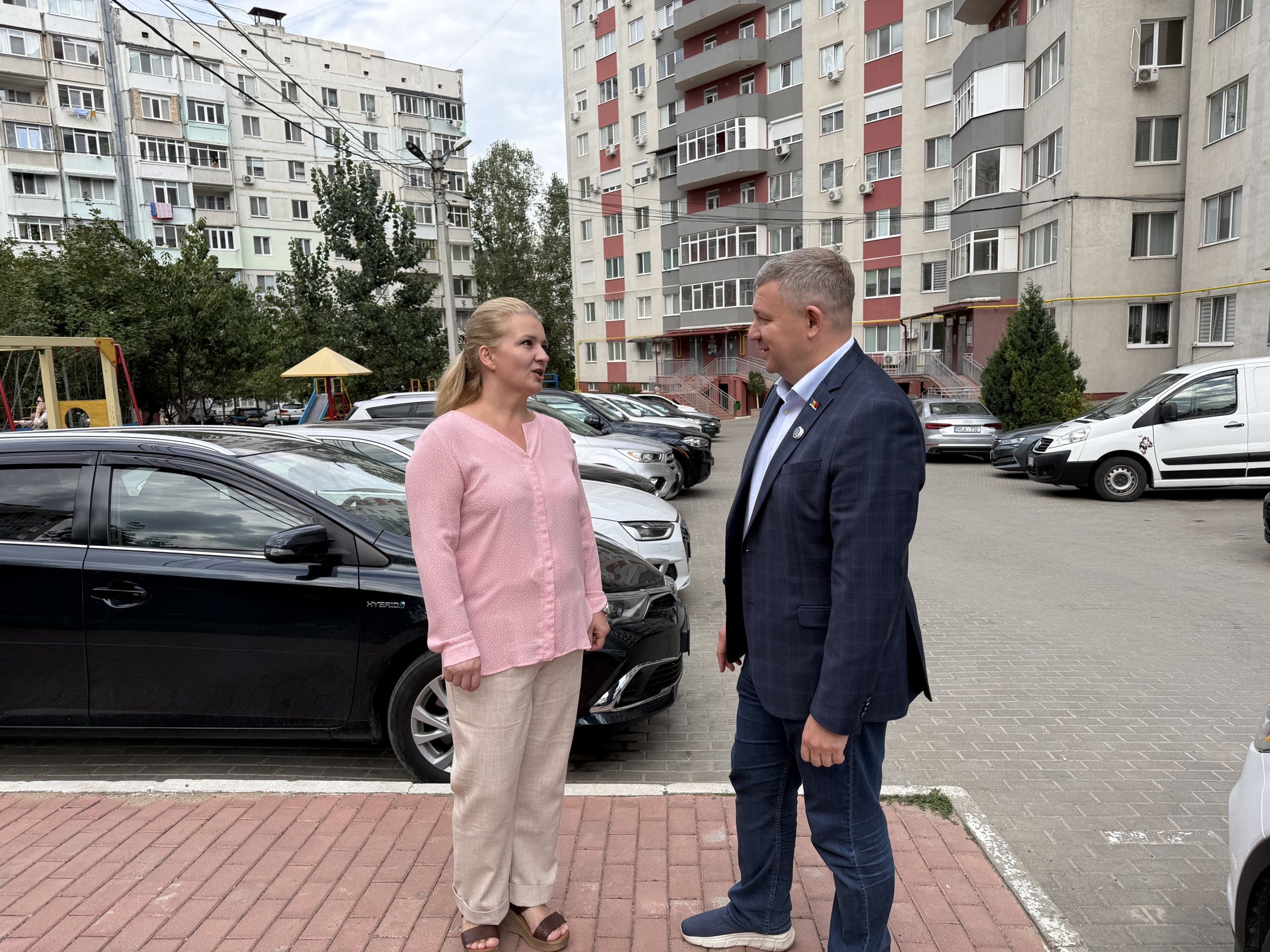  Demersul promovat de consilierul Partidului Nostru, Denis Șova, soluționat: terenul aferent blocului de pe str. Nicolae Sulac din capitală a fost înregistrat ca proprietate a condominiului (2)