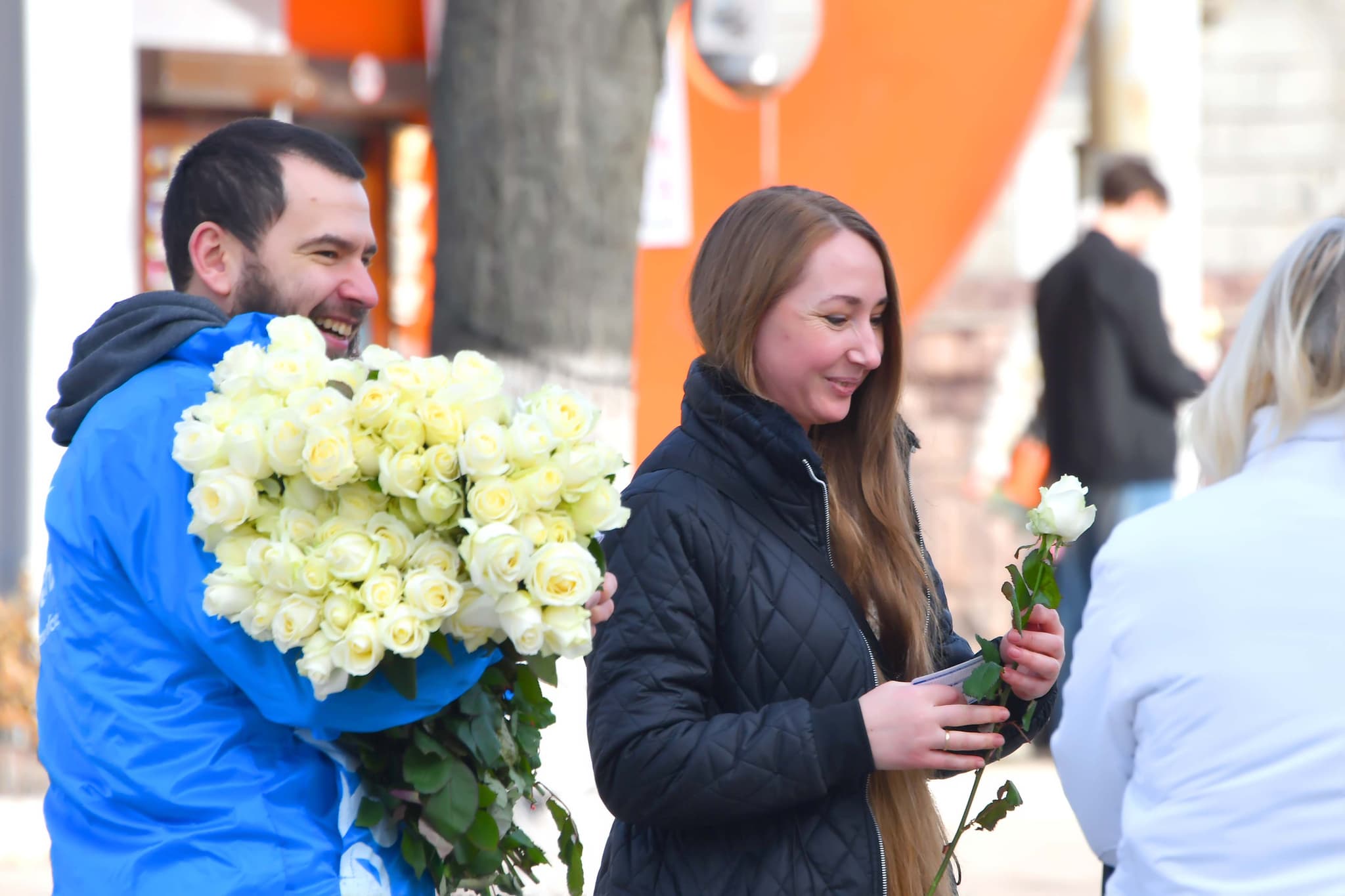 Bărbații Partidului Nostru au felicitat femeile de 8 Martie în toată țara. Renato Usatîi: „Voi sunteți lumina și echilibrul vieților noastre, vă mulțumim!” (16)