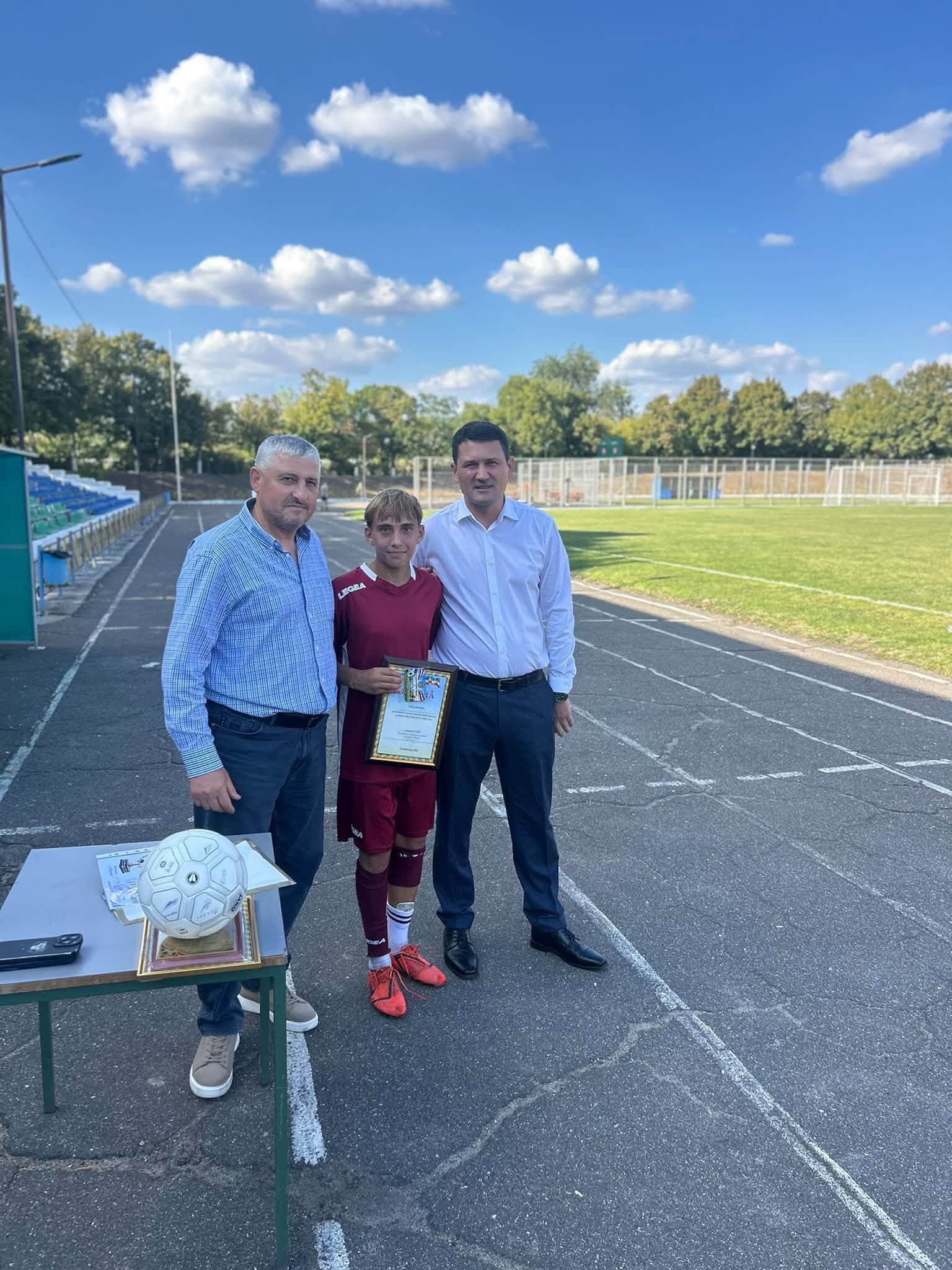 Deputații și primarii Partidului Nostru au marcat Hramul la Rîșcani alături de Victor Bogatico și comunitate, într-o zi de sărbătoare cu evenimente sportive, artistice și inaugurarea unei noi biserici de lemn (4)