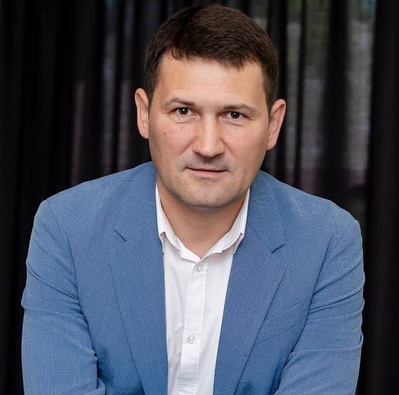 În orașul Rîșcani se amenajează o nouă grupă de creșă pentru copii de la șase luni. Primarul Victor Bogatico, ales din partea Partidului Nostru, anunță extinderea proiectului