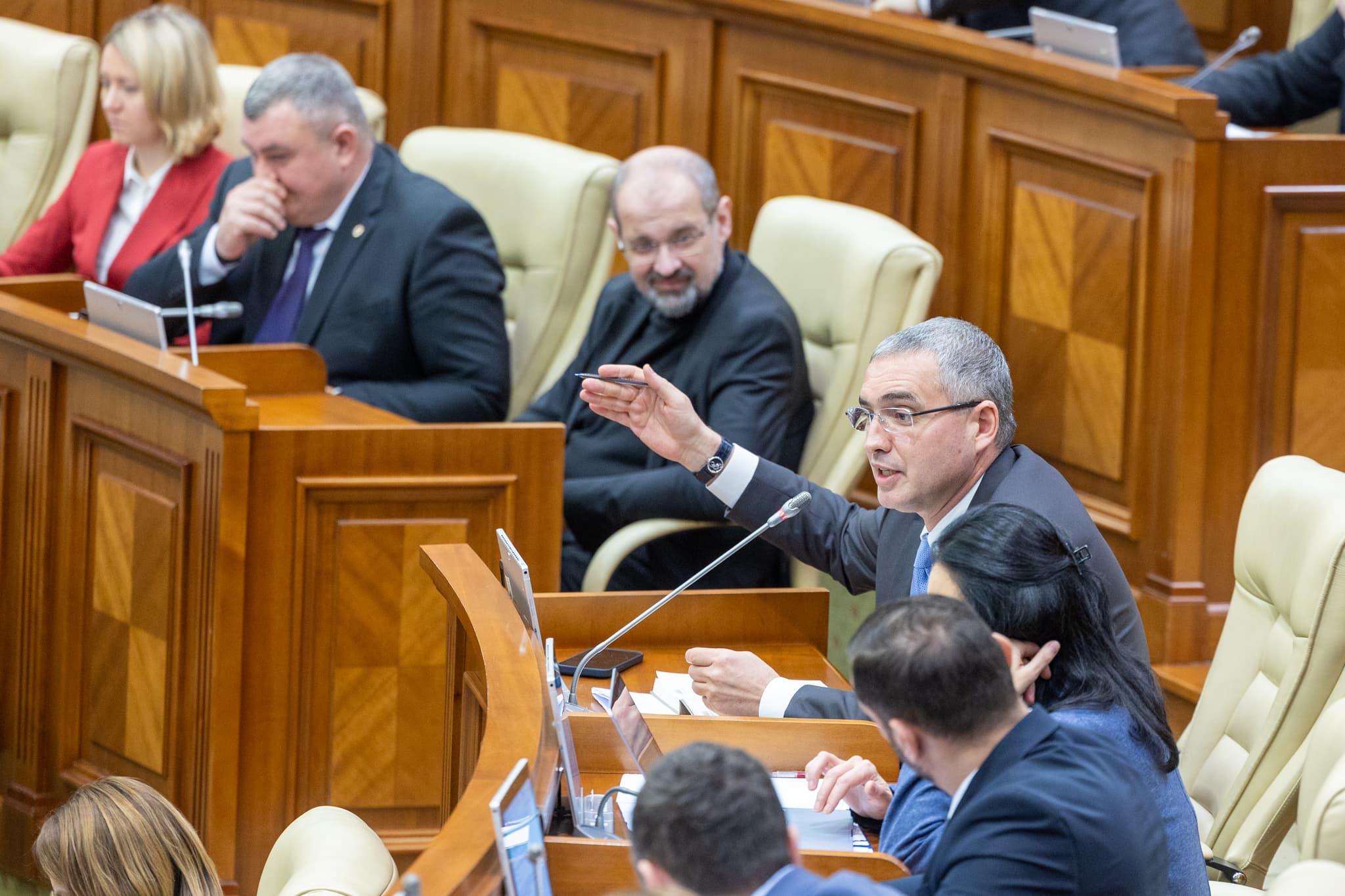 Renato Usatîi va propune modificarea Regulamentului Parlamentului pentru eficientizarea ședințelor plenare