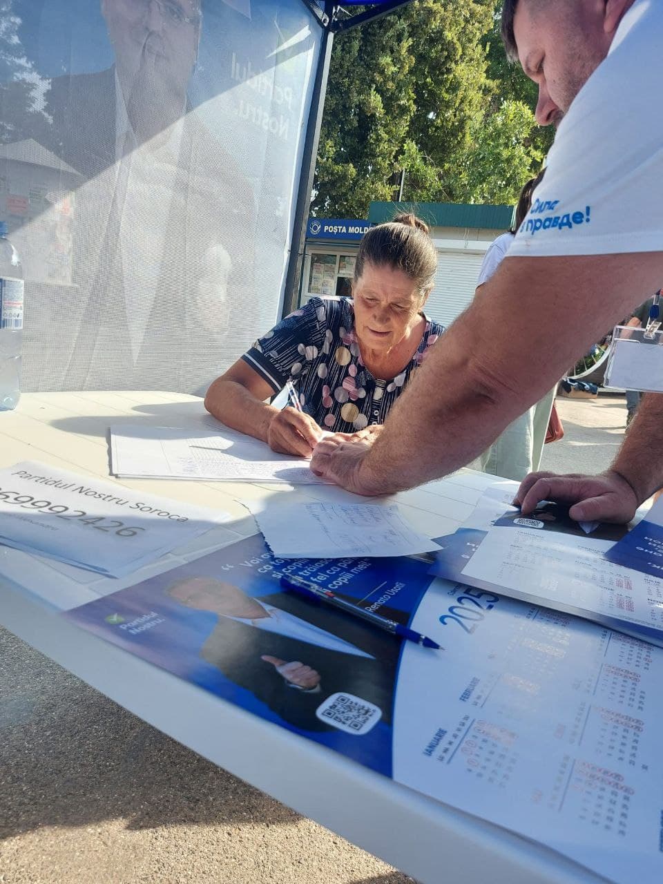 Oamenii din întreaga țară semnează activ pentru susținerea candidaturii lui Renato Usatîi la funcția de președinte al Republicii Moldova (7)