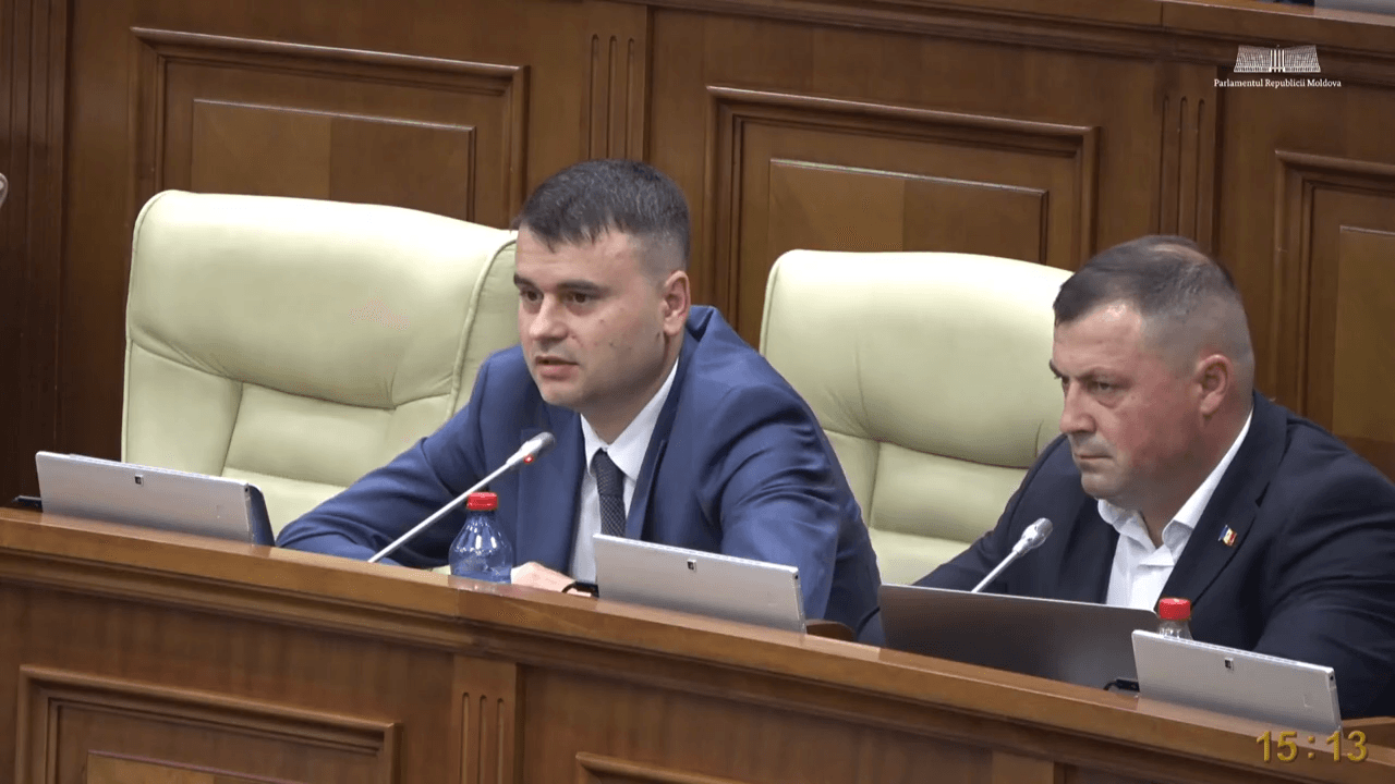 Deputatul Partidului Nostru, Alexandr Berlinschii, i-a cerut lui Vasile Tofan să garanteze un concurs public pentru desemnarea membrului CEC din partea Guvernului