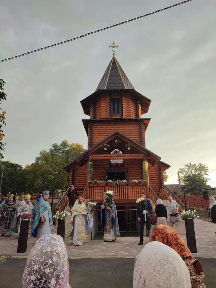 Deputații și primarii Partidului Nostru au marcat Hramul la Rîșcani alături de Victor Bogatico și comunitate, într-o zi de sărbătoare cu evenimente sportive, artistice și inaugurarea unei noi biserici de lemn (20)