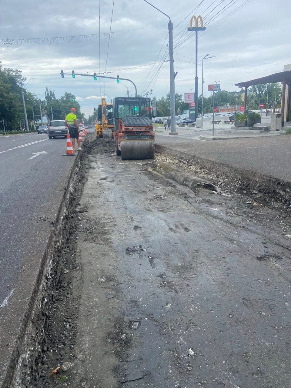 La Bălți, în timpul lucrărilor de reparație au fost depistate nereguli grave în construcția drumurilor. Primarul din partea Partidului Nostru, Alexandr Petkov: „O asemenea atitudine față de oraș este o crimă!” (5)