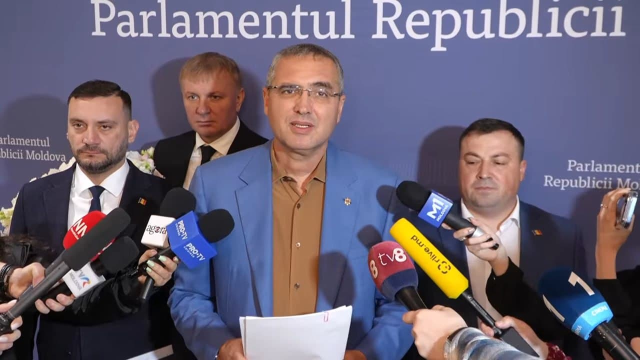 Partidul Nostru a dat start consultărilor cu toate fracțiunile și deputații neafiliați pentru anularea armatei obligatorii și trecerea la armata doar în bază de contract. 