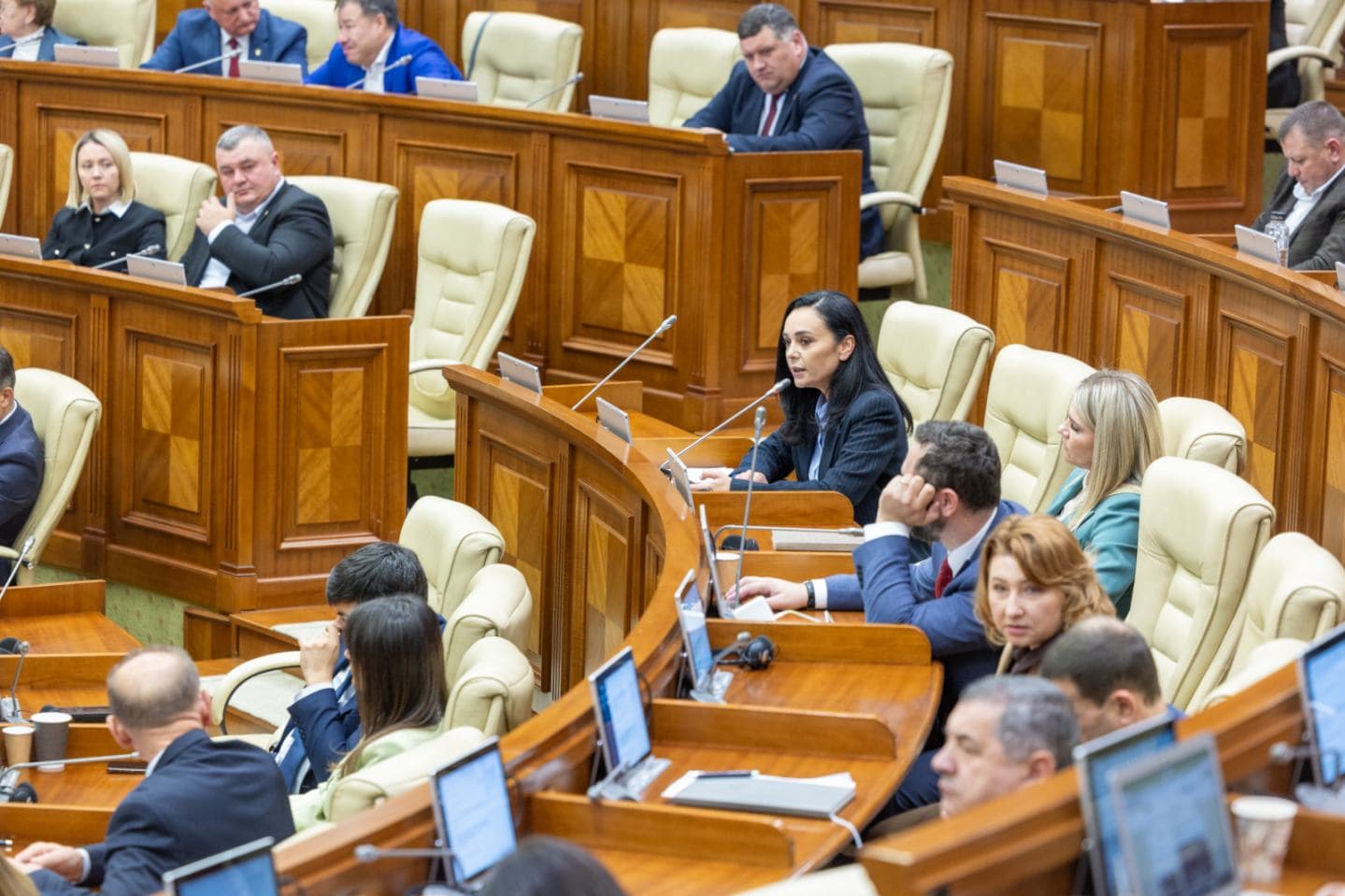 Partidul Nostru: În interesul cetățenilor Republicii Moldova și pentru că vrem să contribuim la încetarea războiului oribil din țara vecină, este necesară restabilirea grupurilor de prietenie cu Rusia și Belarus. Insistăm asupra acestui lucru, chiar dacă un grup de persoane din Rusia a organizat persecutarea lui Renato Usatîi din motive politice!