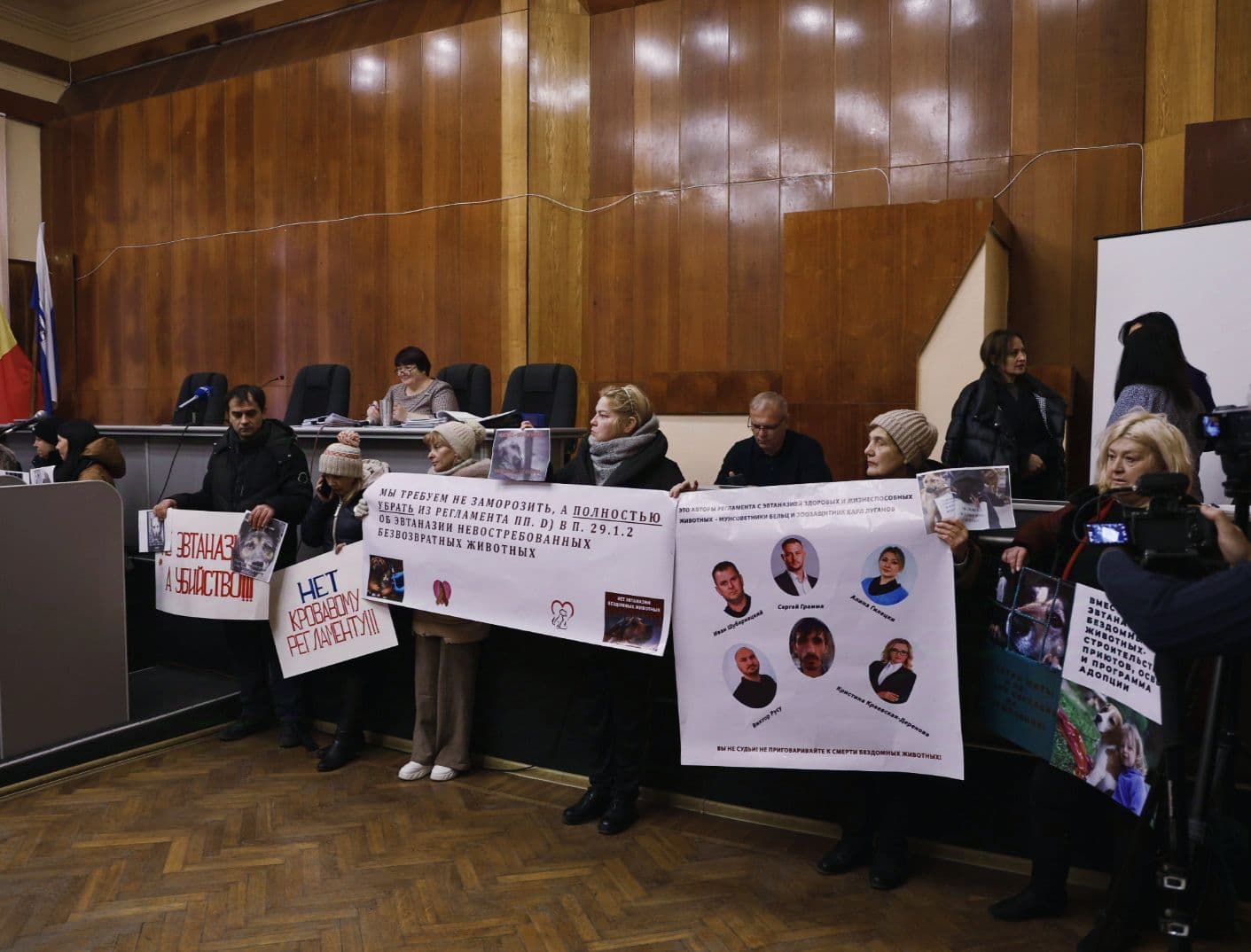 În pofida protestului asociațiilor pentru protecția animalelor, PAS și PSRM în Consiliul Municipal Bălți au votat pentru eutanazia câinilor maidanezi. În semn de protest, Partidul Nostru a părăsit sala (1)