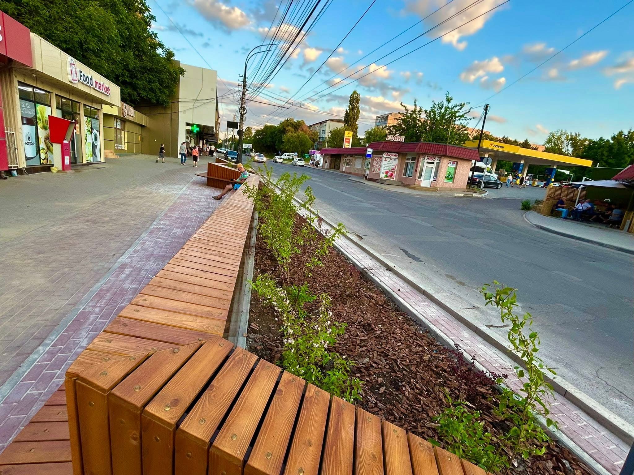 (FOTO) Pe încă o stradă din Bălți a apărut un nou loc de odihnă (4)