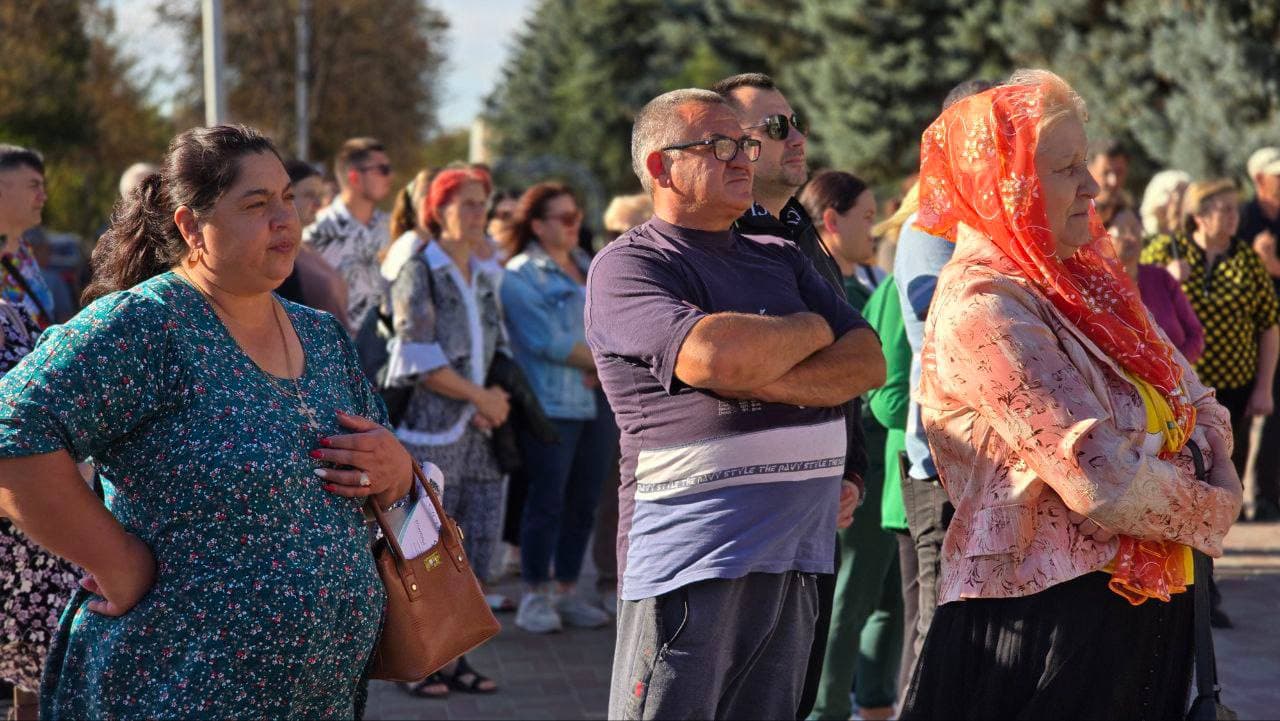 Renato Usatîi la întâlnirea din Rîșcani: „Țara trebuie să înceapă să câștige bani, asta va deschide calea pentru investiții în toate domeniile” (2)